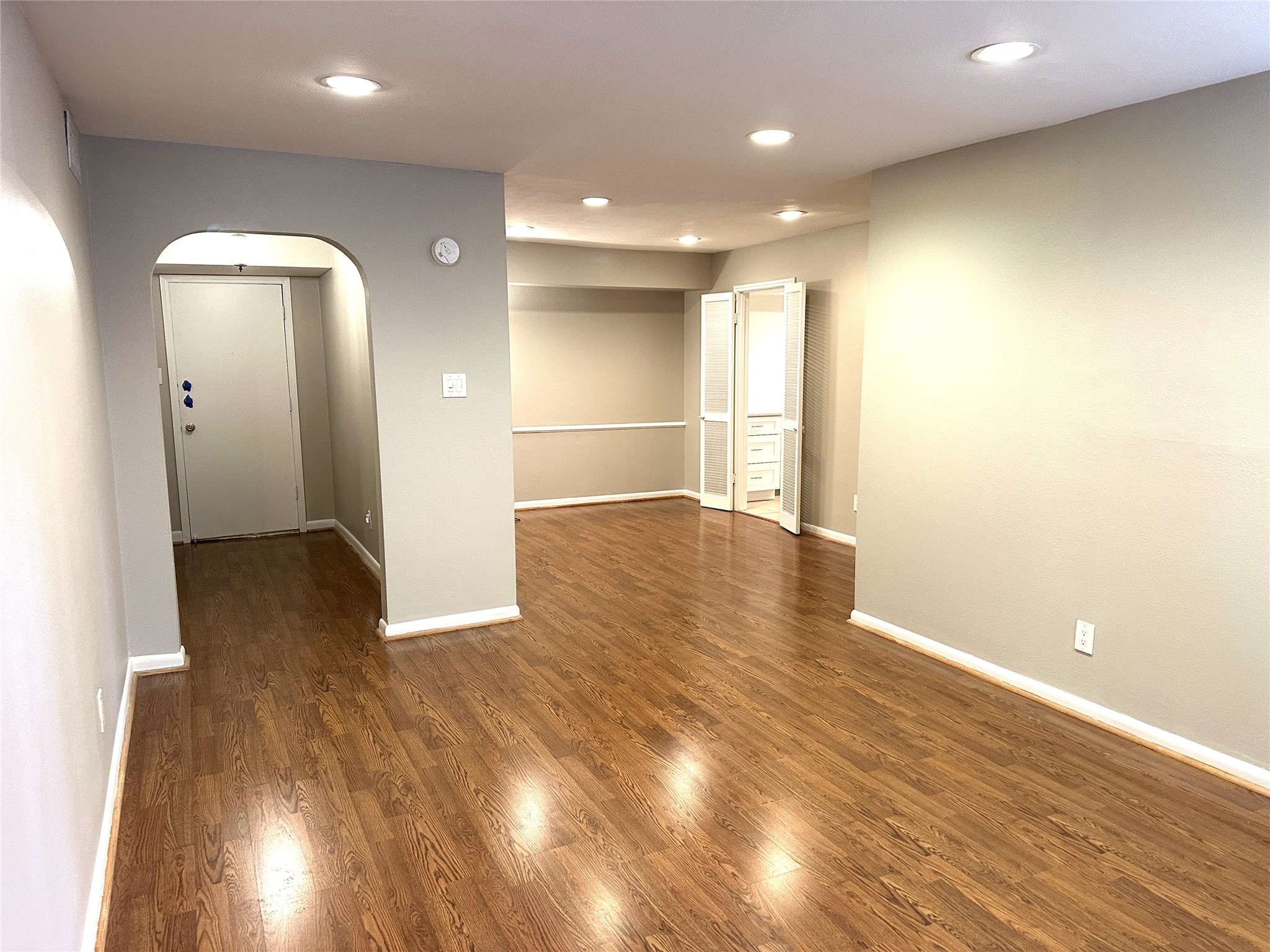 359 N Post Oak Lane 220 Property Photo 5