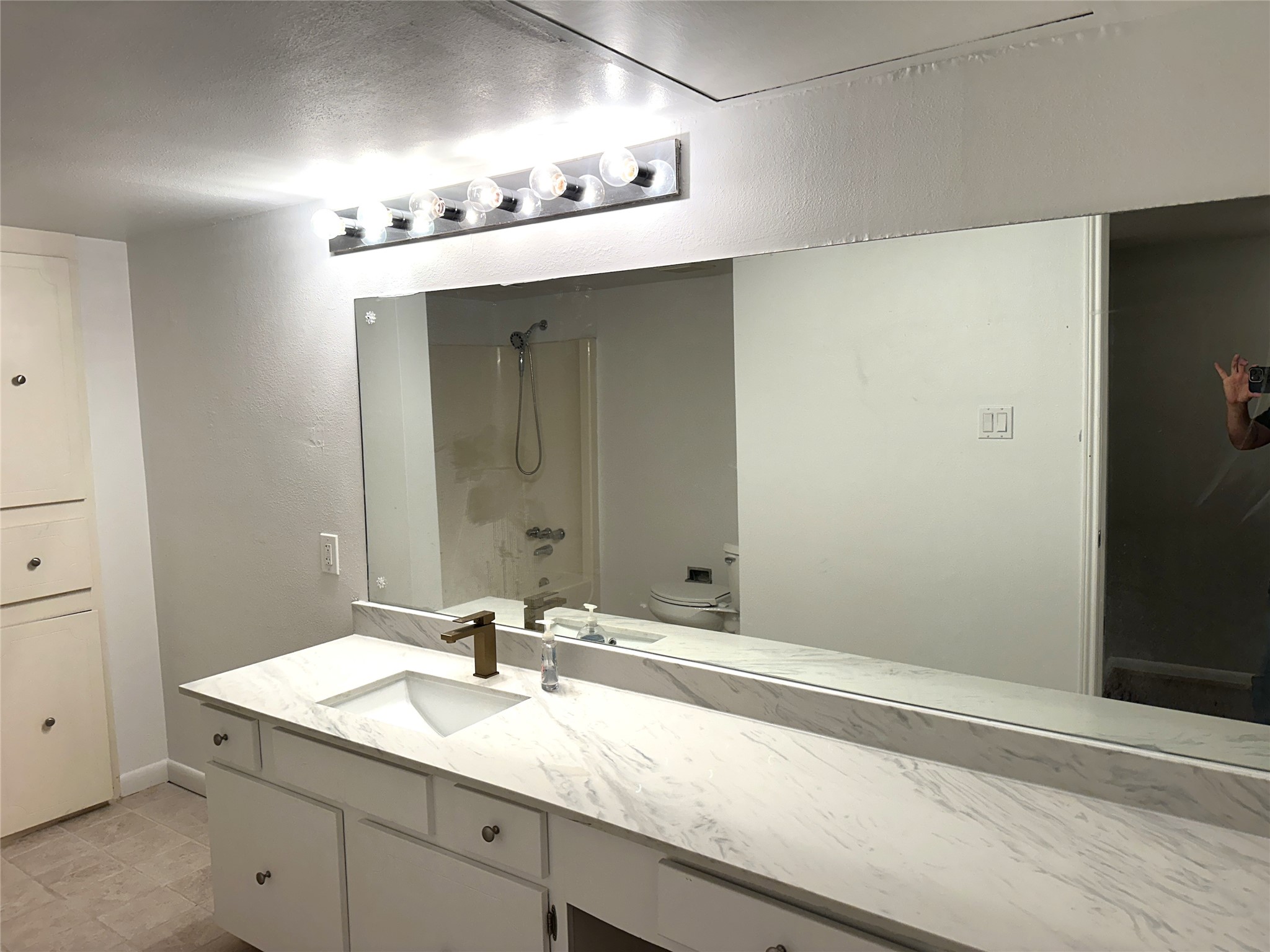 359 N Post Oak Lane 220 Property Photo 20