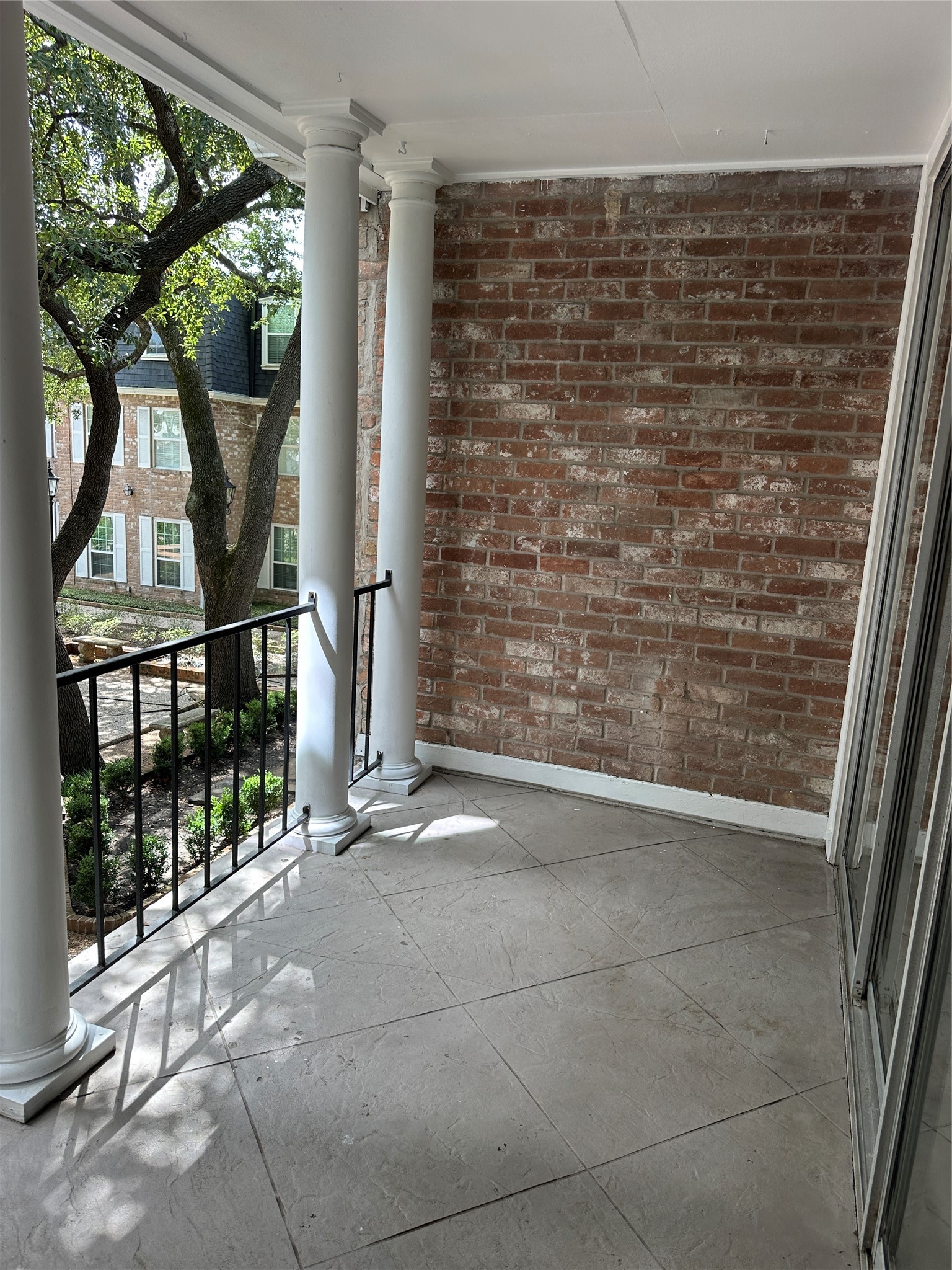 359 N Post Oak Lane 220 Property Photo 25