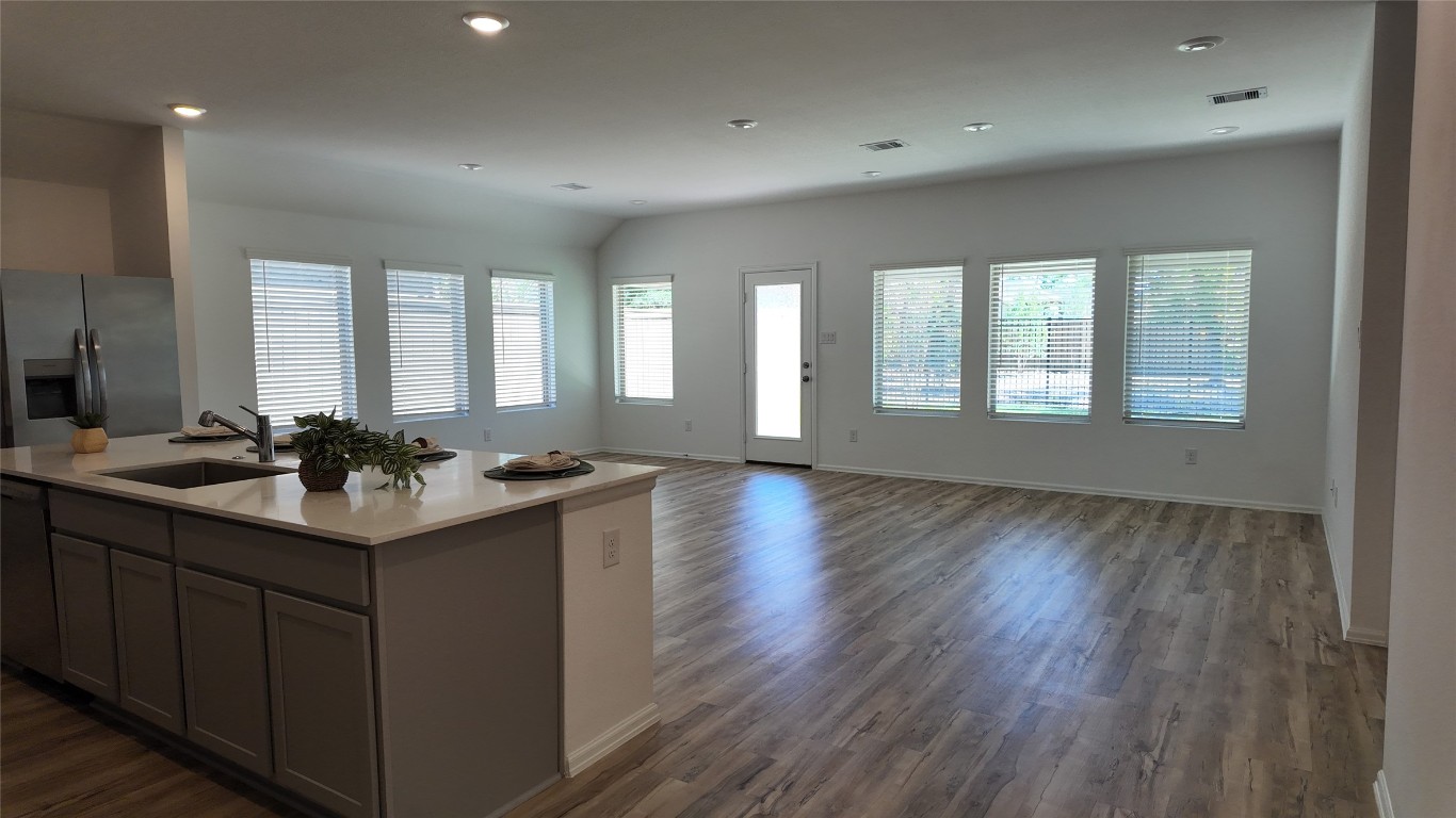 7518 Angels Landing Ln Property Photo 5