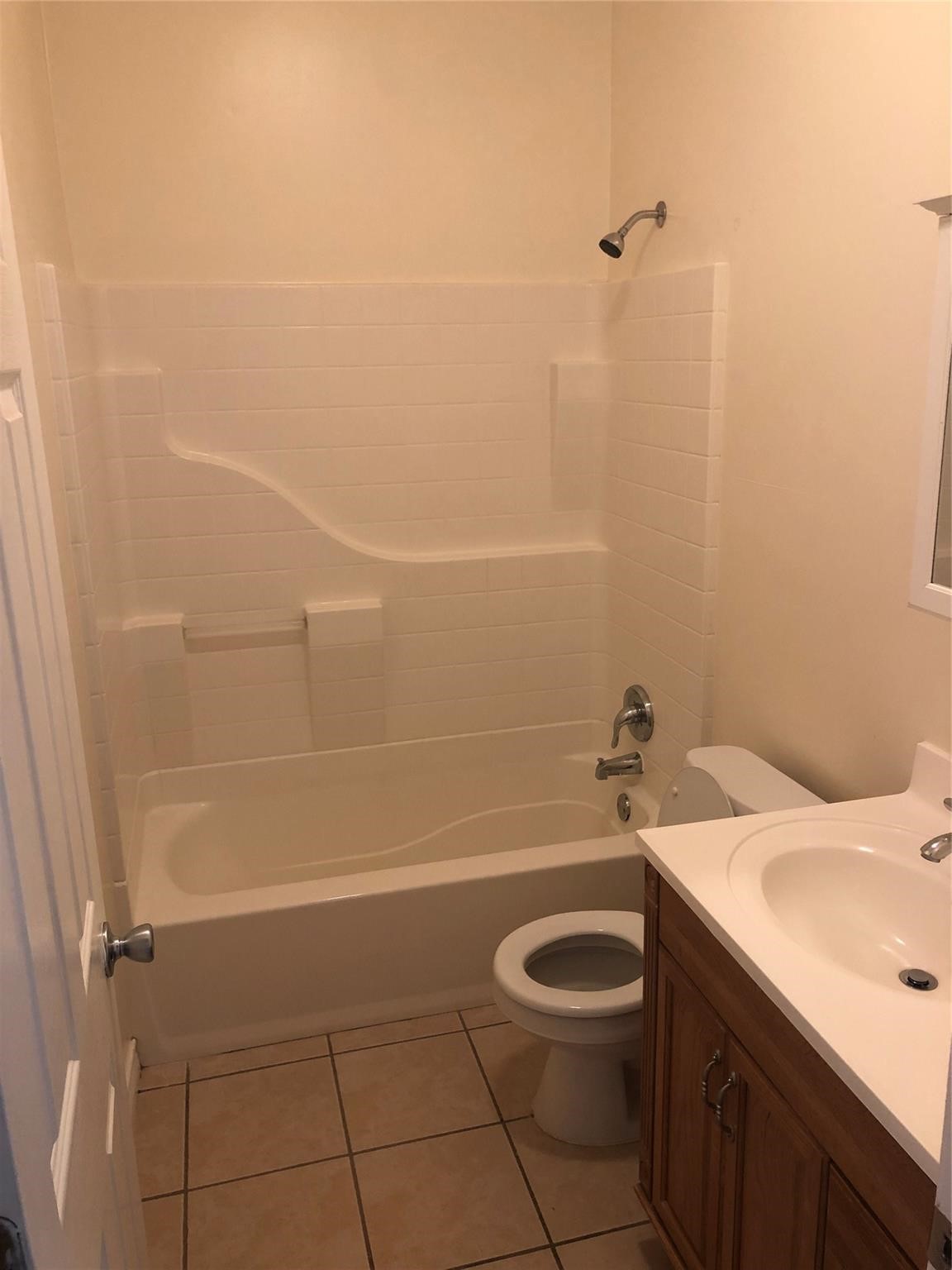 914 E 25th Street 3 Property Photo 5
