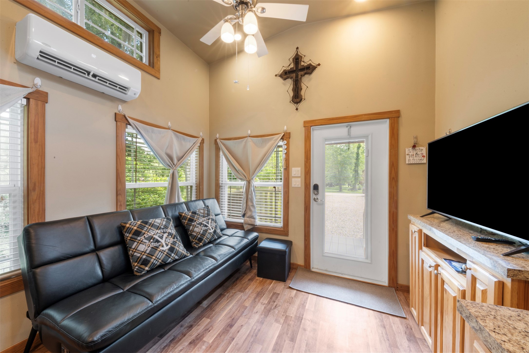 62 Park Court Property Photo 2