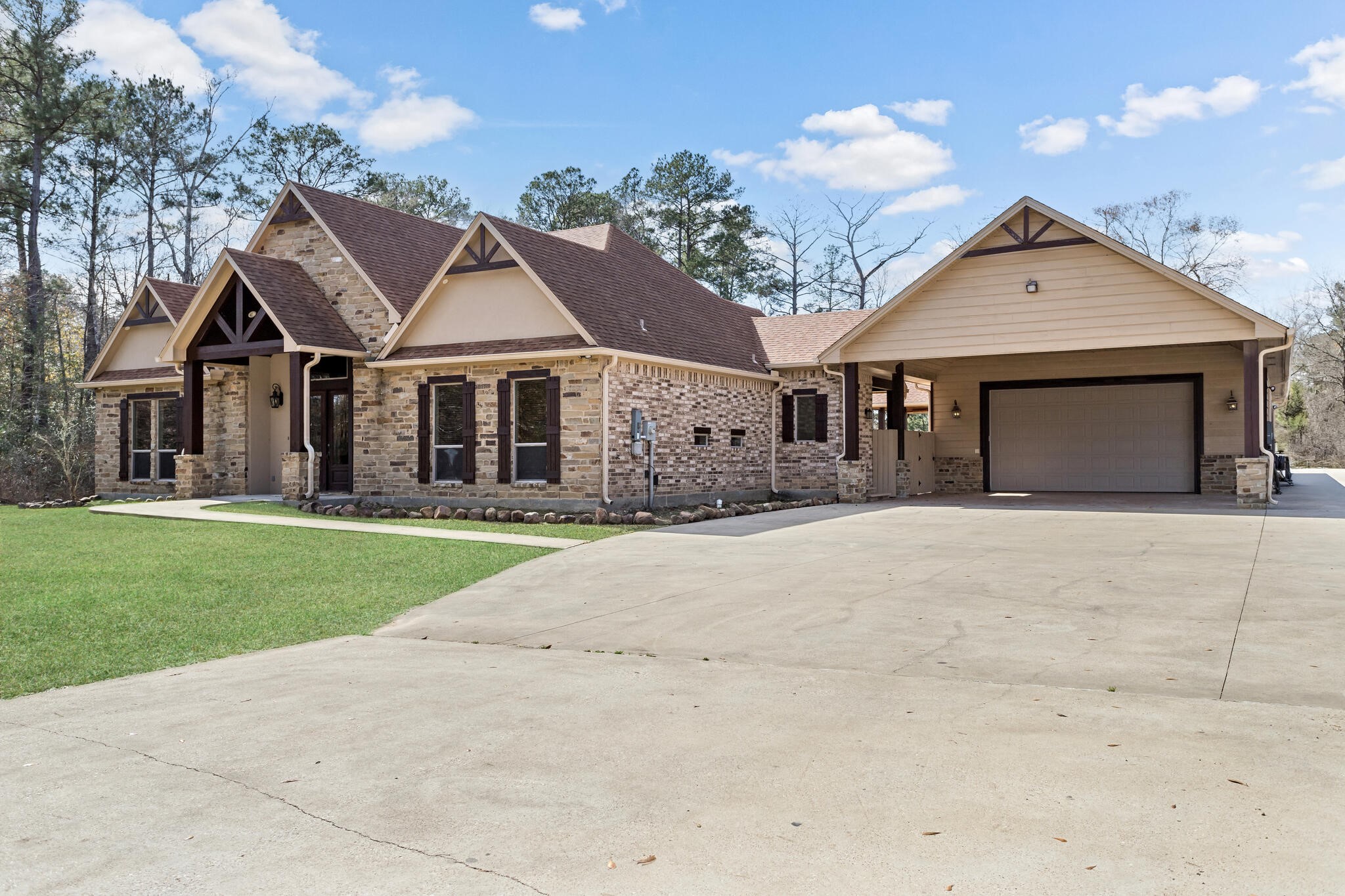 335 Talpa Trail Property Photo 4