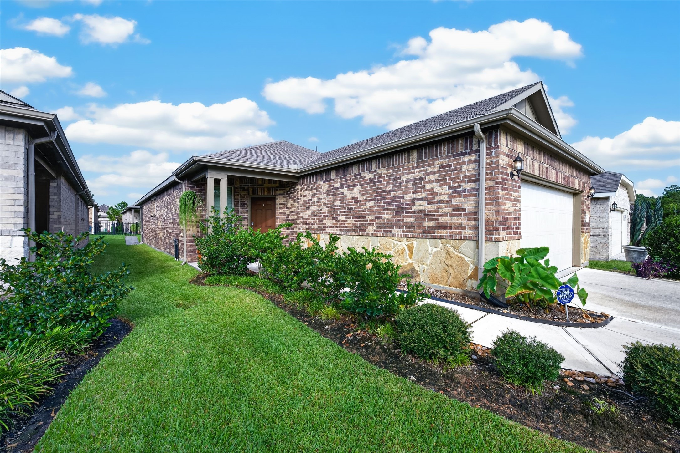 234 Flaxen Chestnut Property Photo 1