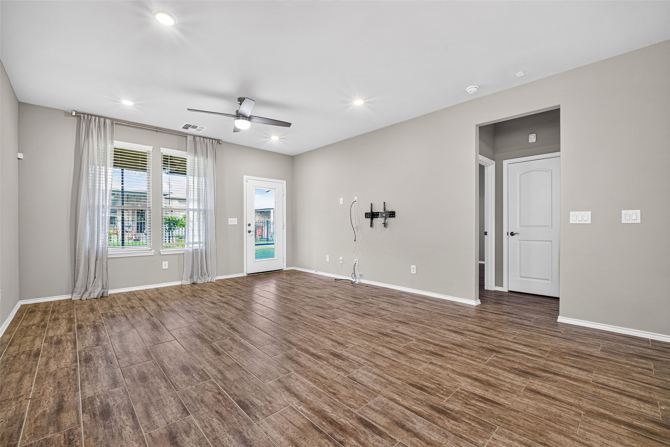 234 Flaxen Chestnut Property Photo 14