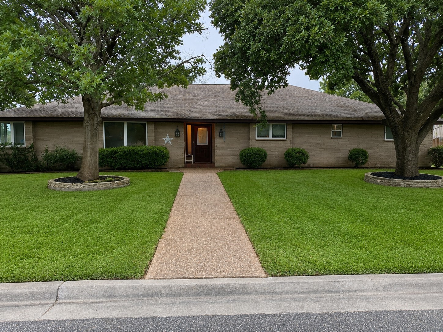 1188 E Oak Street Property Photo 1