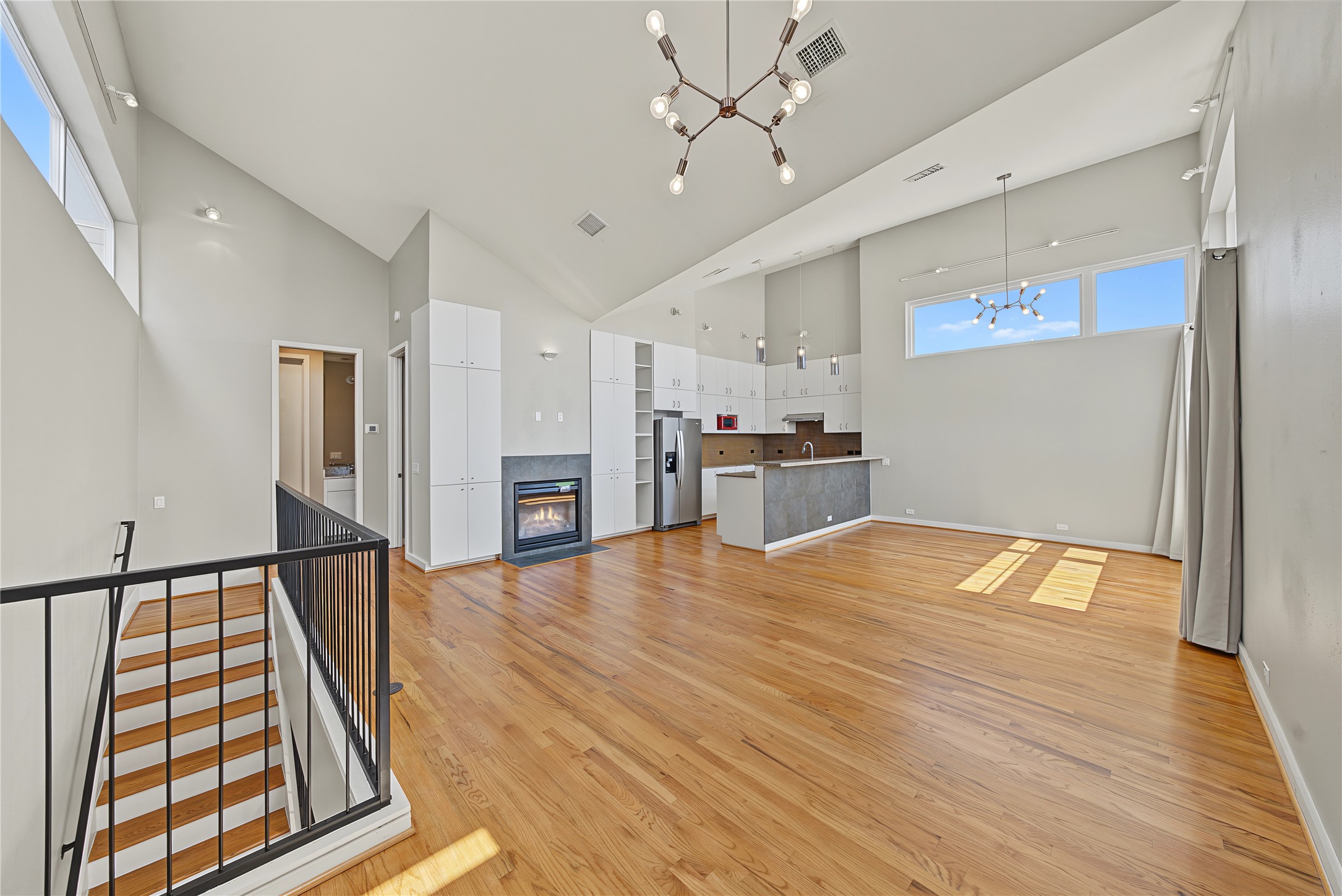 1909 Oakdale Street Property Photo 25