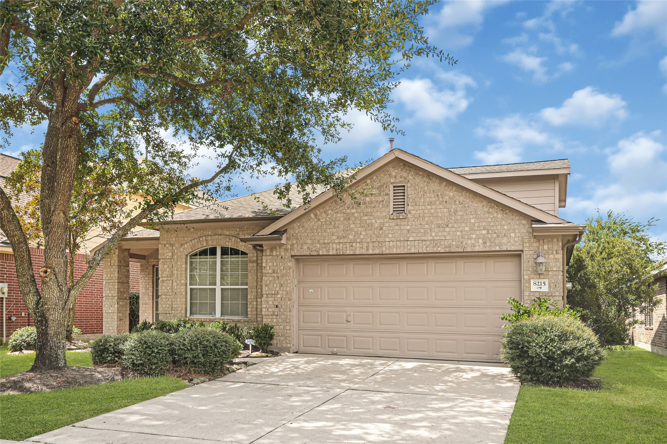 8215 Kerrington Glen Drive Property Photo 1