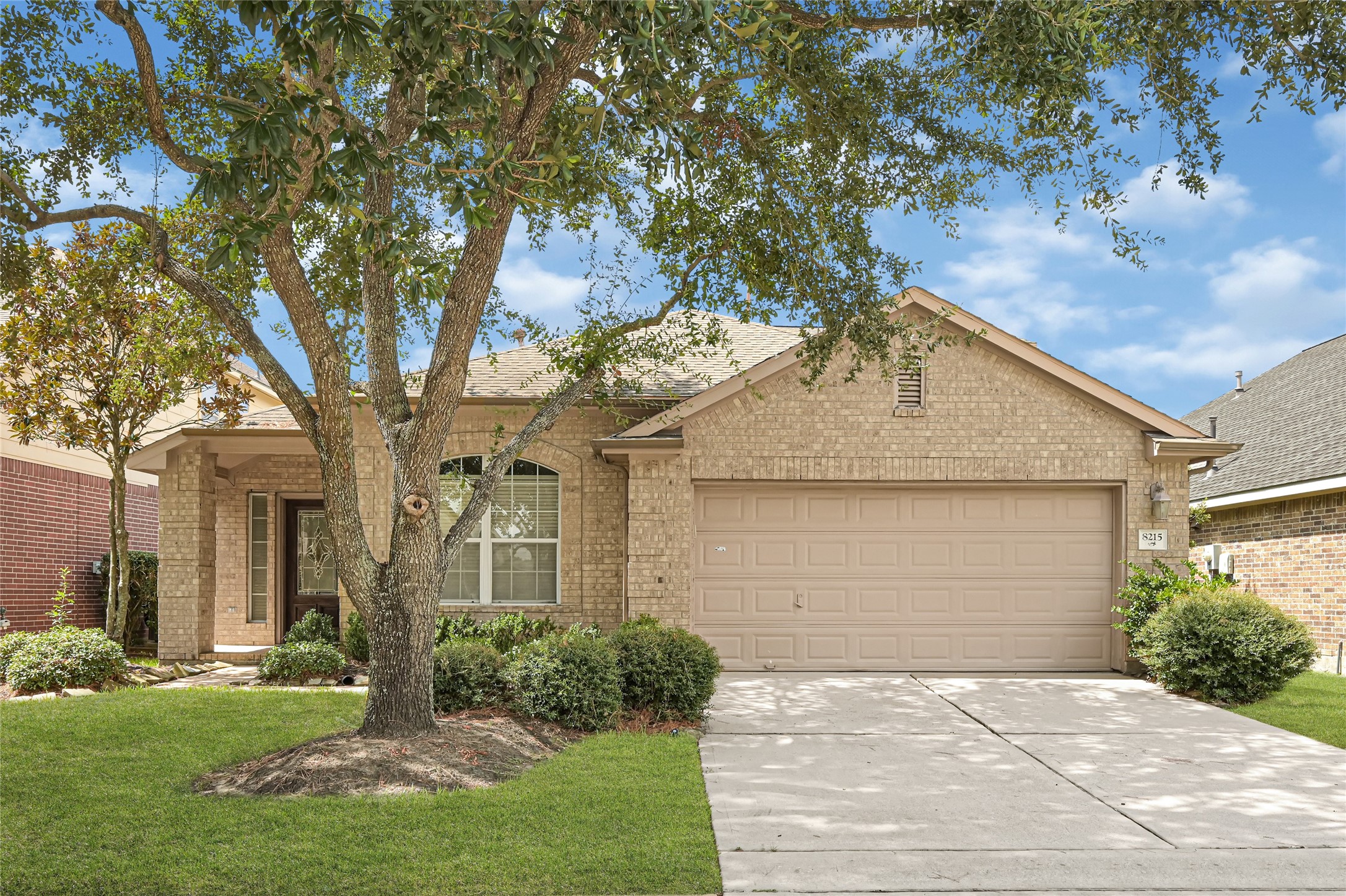 8215 Kerrington Glen Drive Property Photo 2