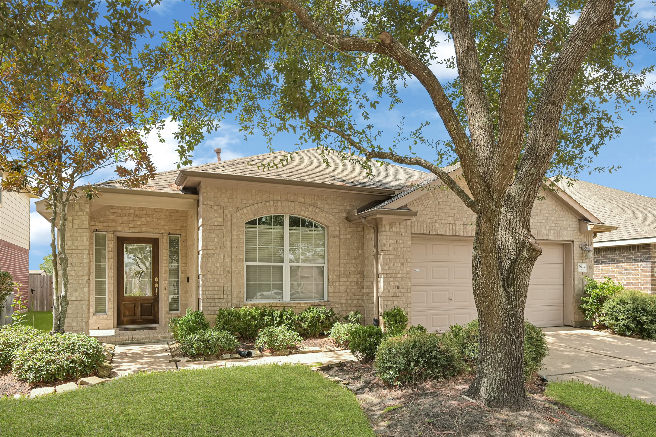 8215 Kerrington Glen Drive Property Photo 3