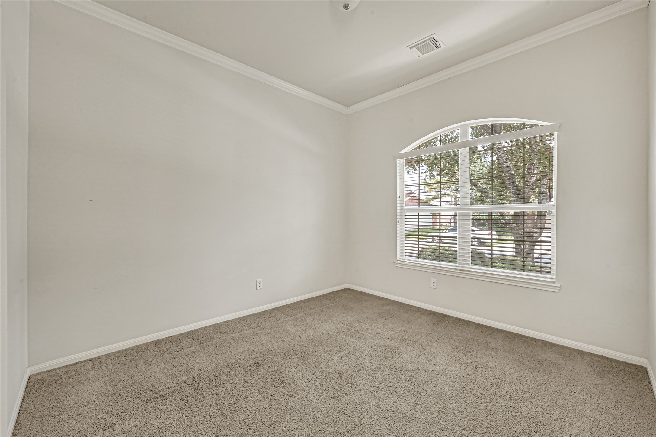 8215 Kerrington Glen Drive Property Photo 6