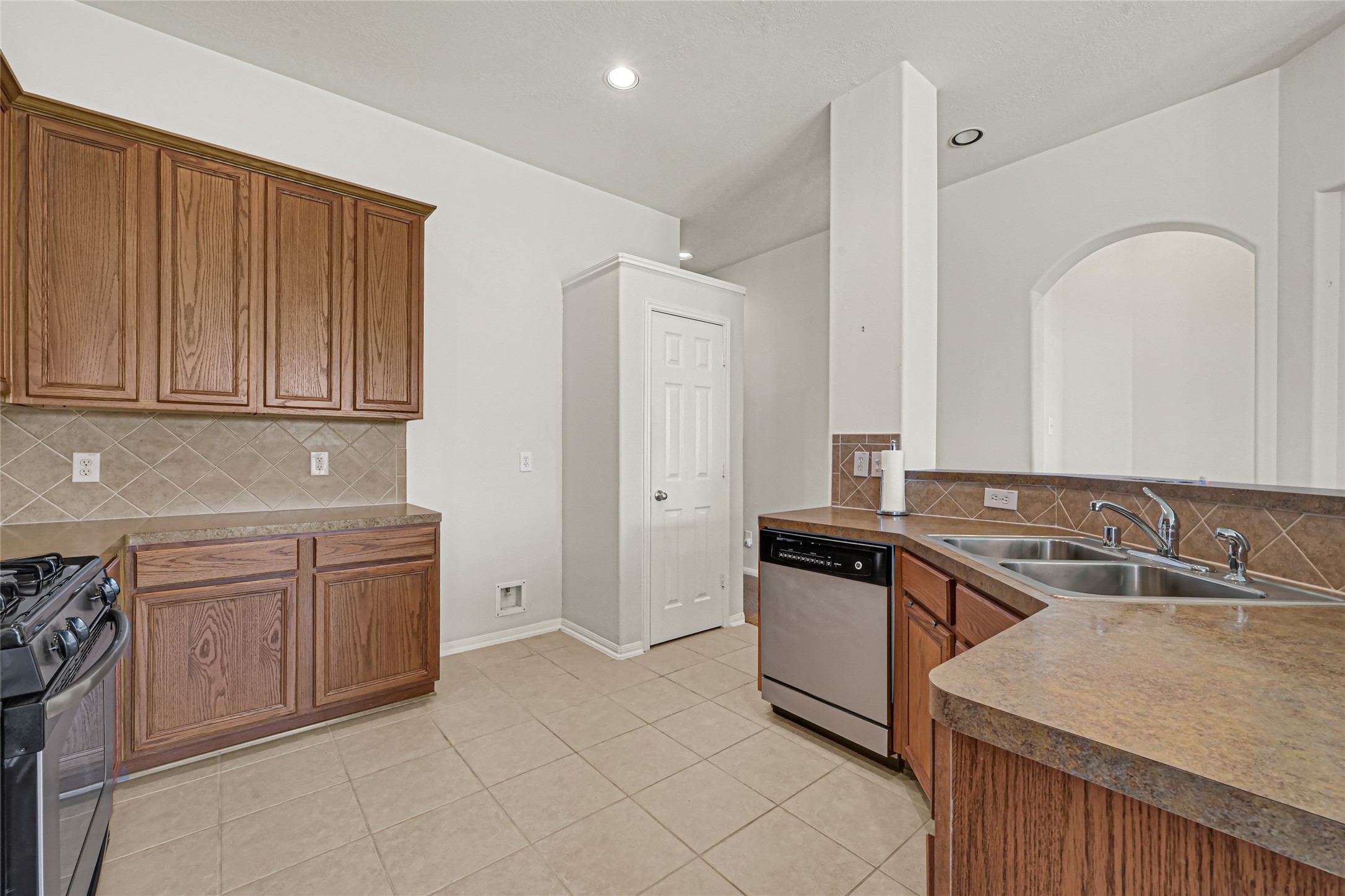 8215 Kerrington Glen Drive Property Photo 10