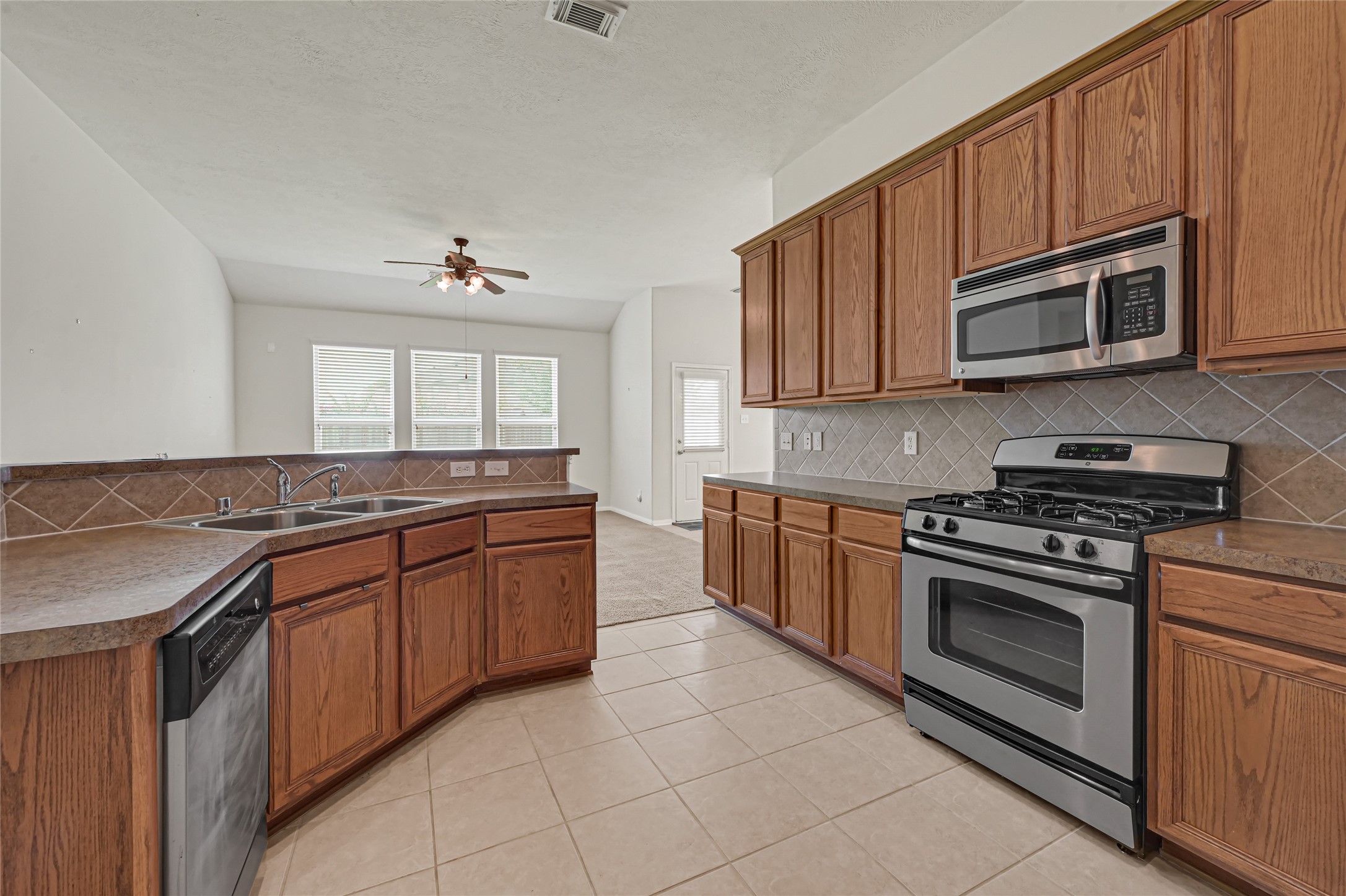8215 Kerrington Glen Drive Property Photo 11
