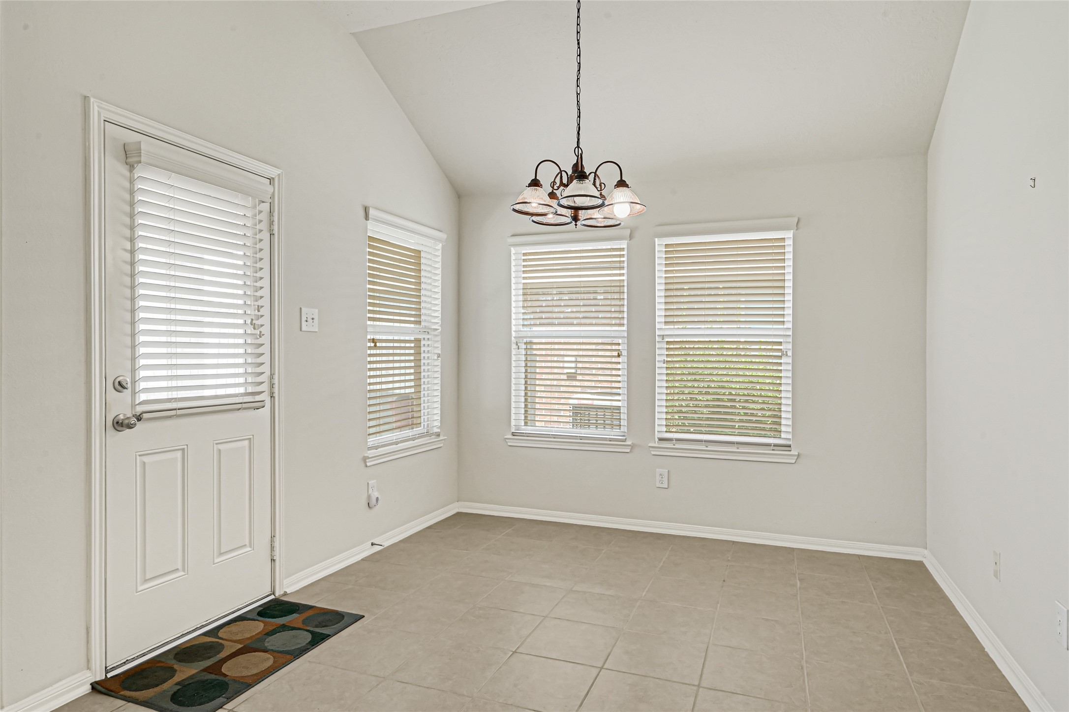 8215 Kerrington Glen Drive Property Photo 12
