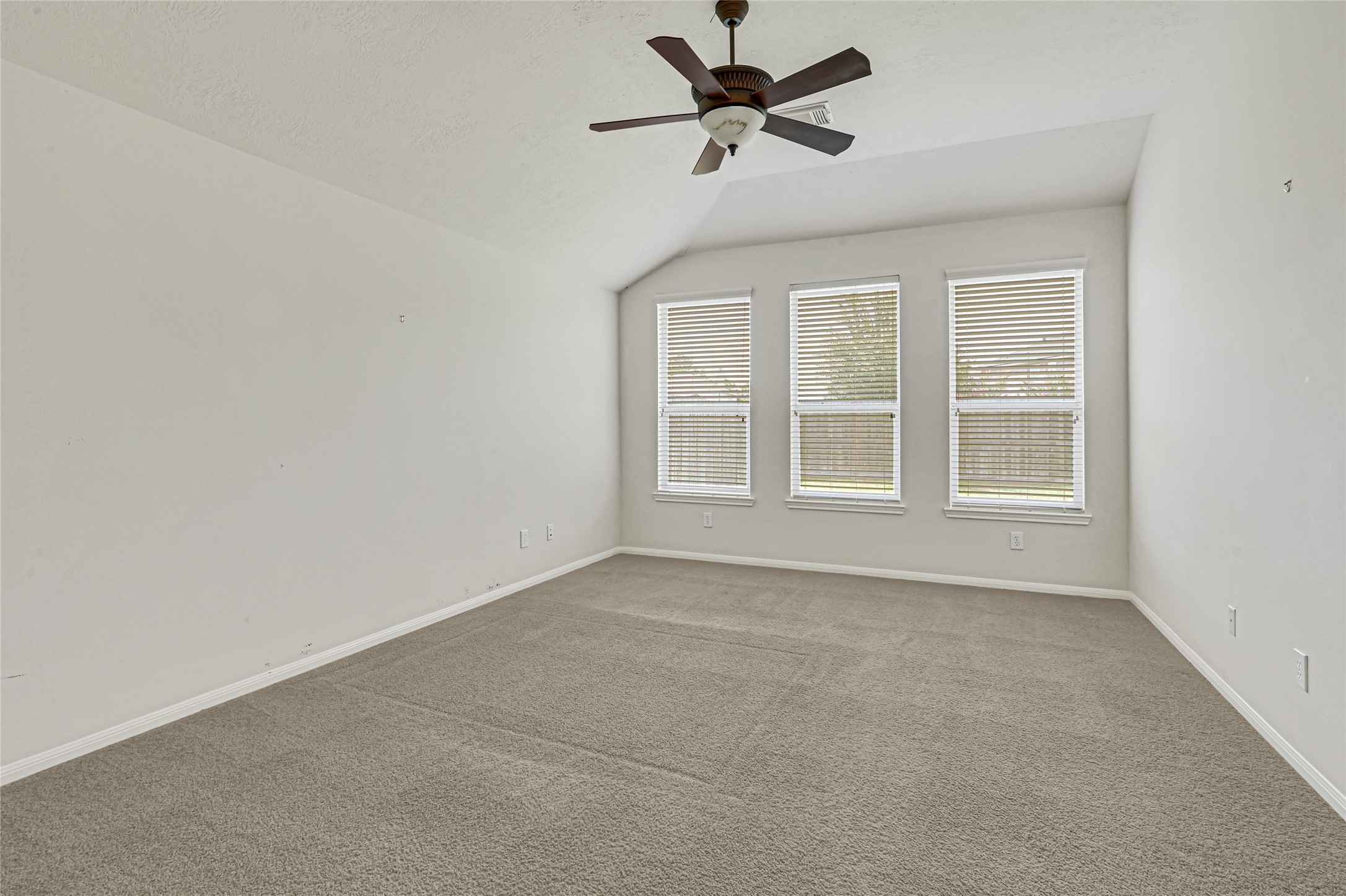 8215 Kerrington Glen Drive Property Photo 14