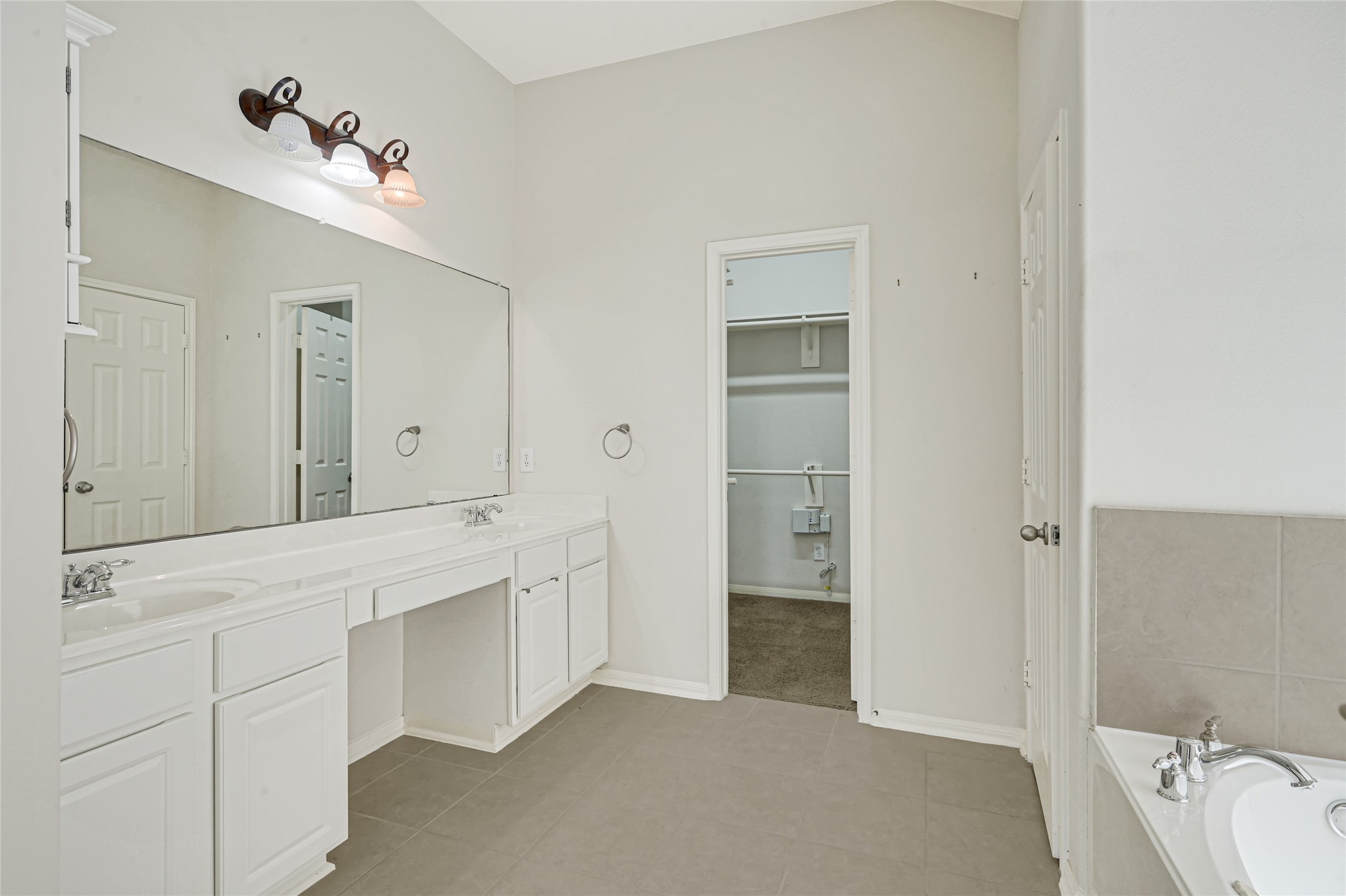8215 Kerrington Glen Drive Property Photo 15