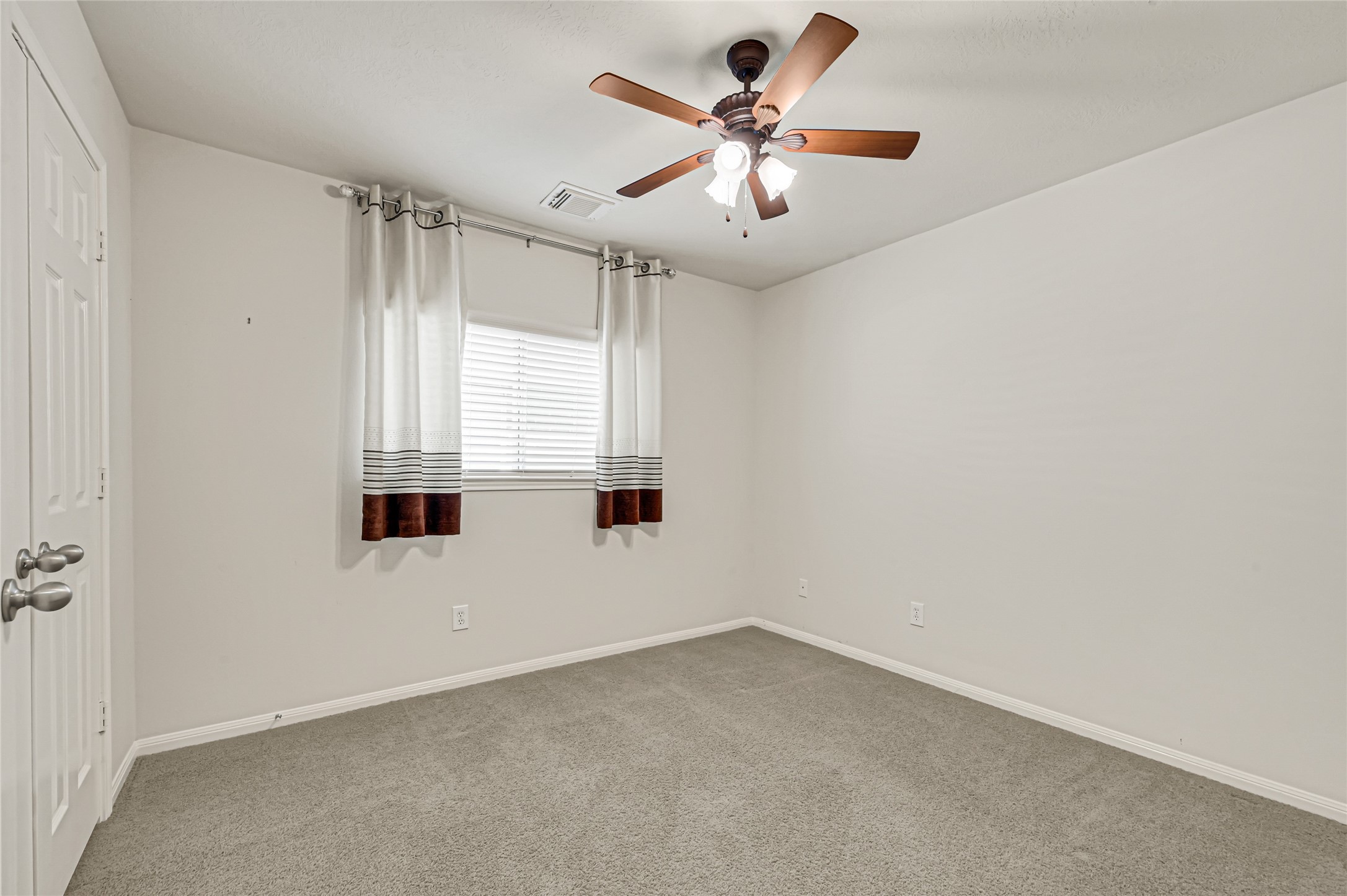 8215 Kerrington Glen Drive Property Photo 19