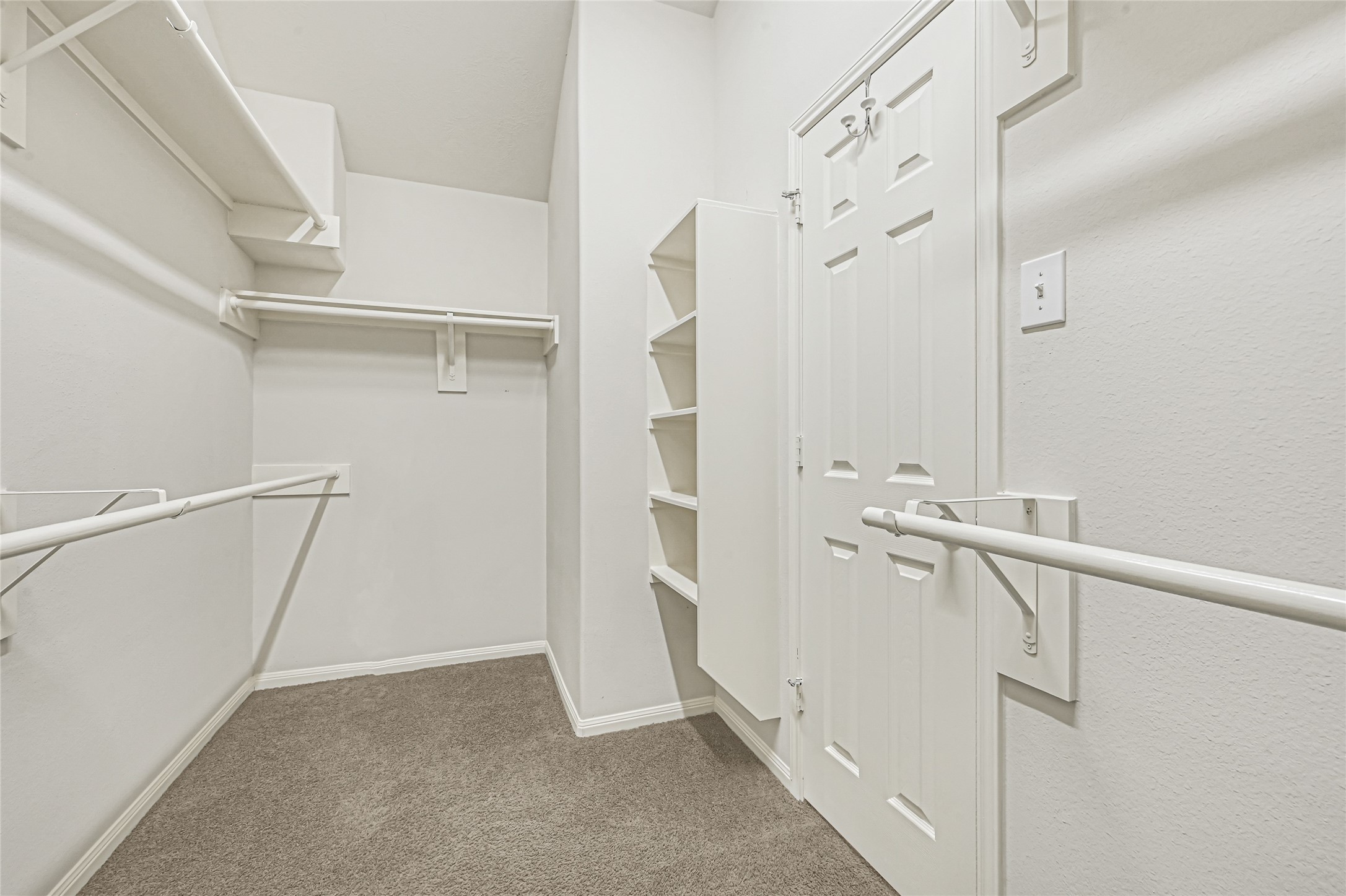 8215 Kerrington Glen Drive Property Photo 22