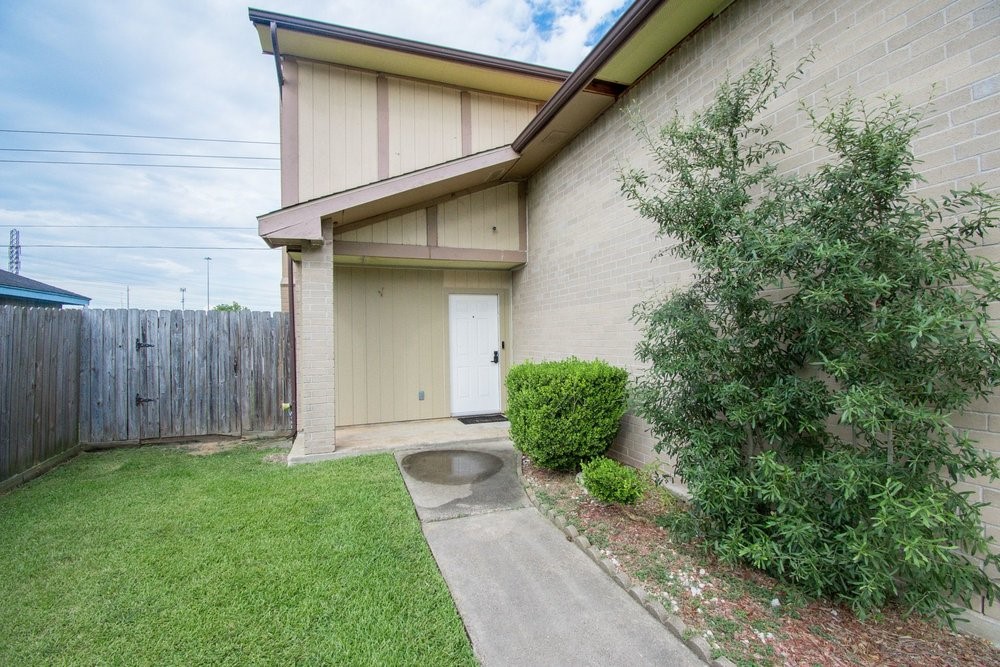 10551 Kirkgreen Drive Property Photo 10