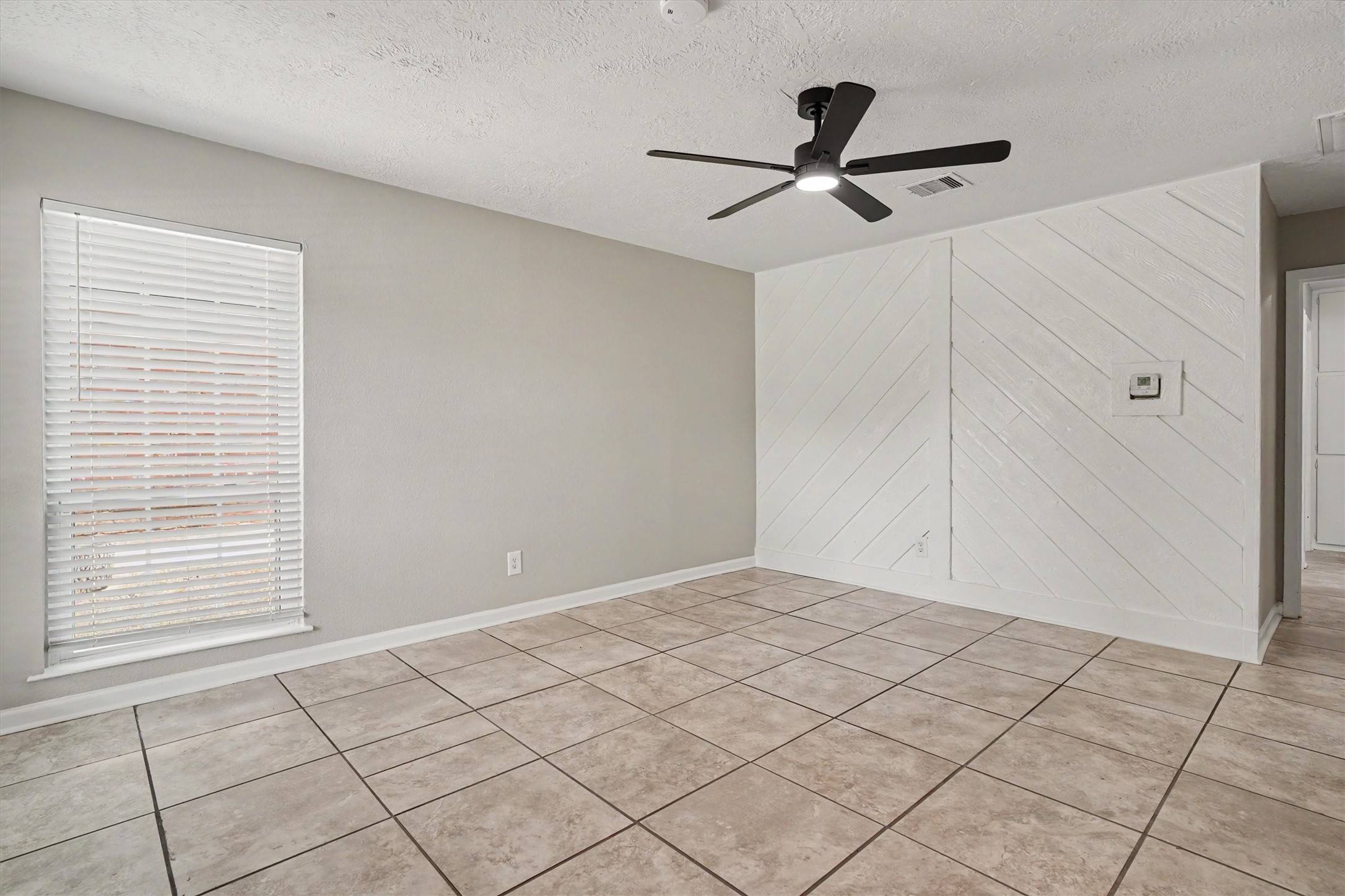 9405 Vicksburg Avenue Property Photo 5