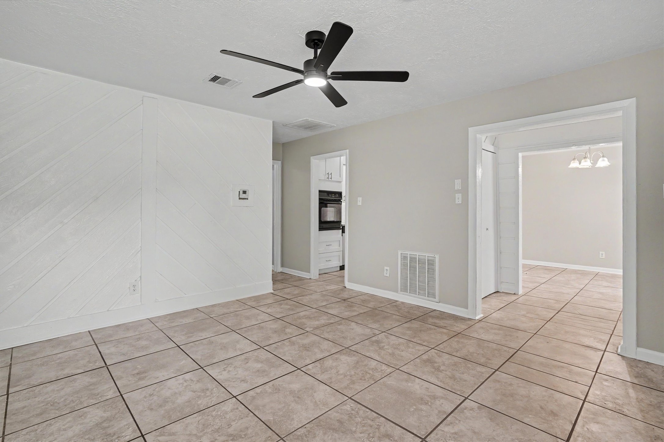 9405 Vicksburg Avenue Property Photo 7