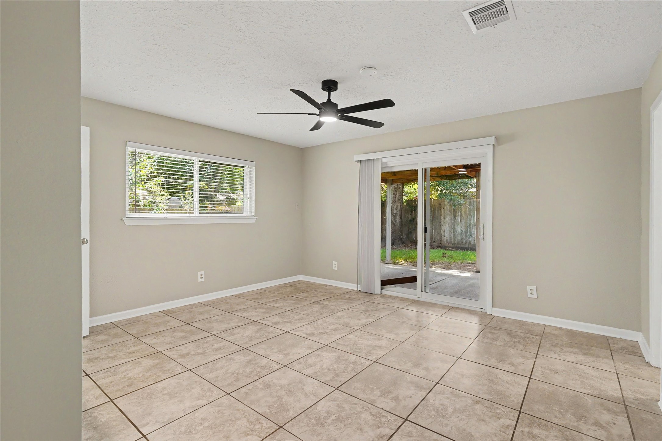 9405 Vicksburg Avenue Property Photo 12