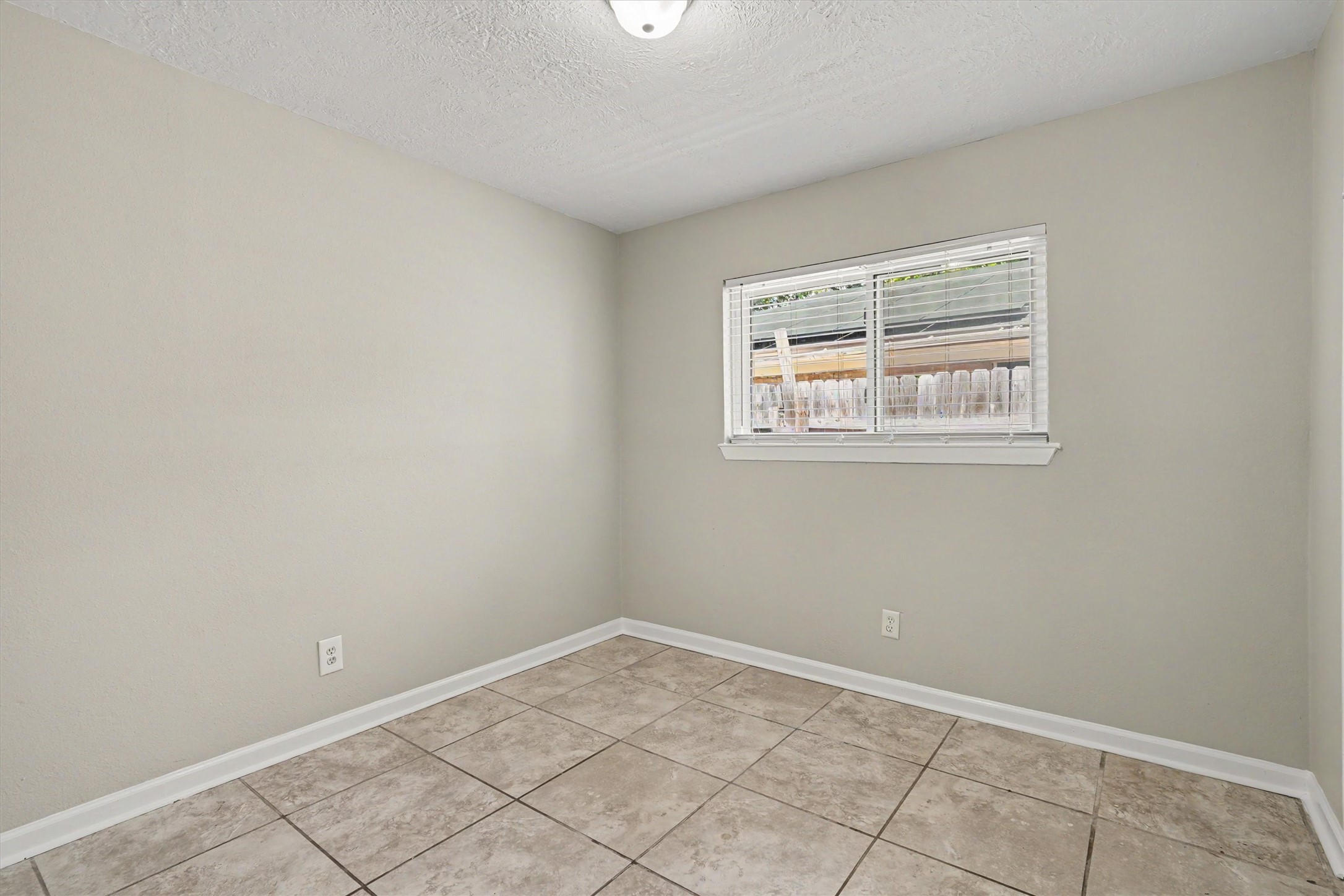 9405 Vicksburg Avenue Property Photo 18