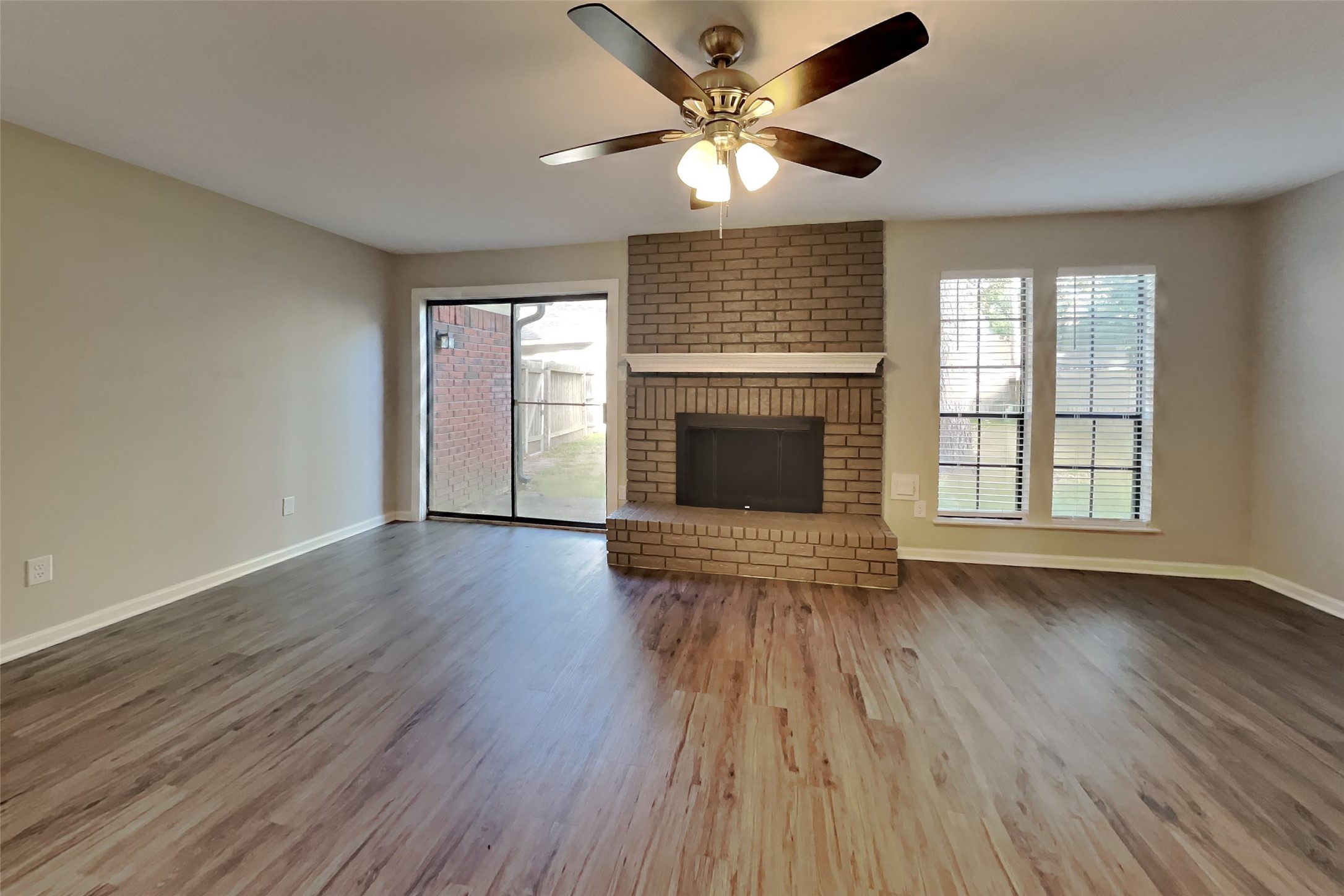 2615 Silver Falls Drive Property Photo 2