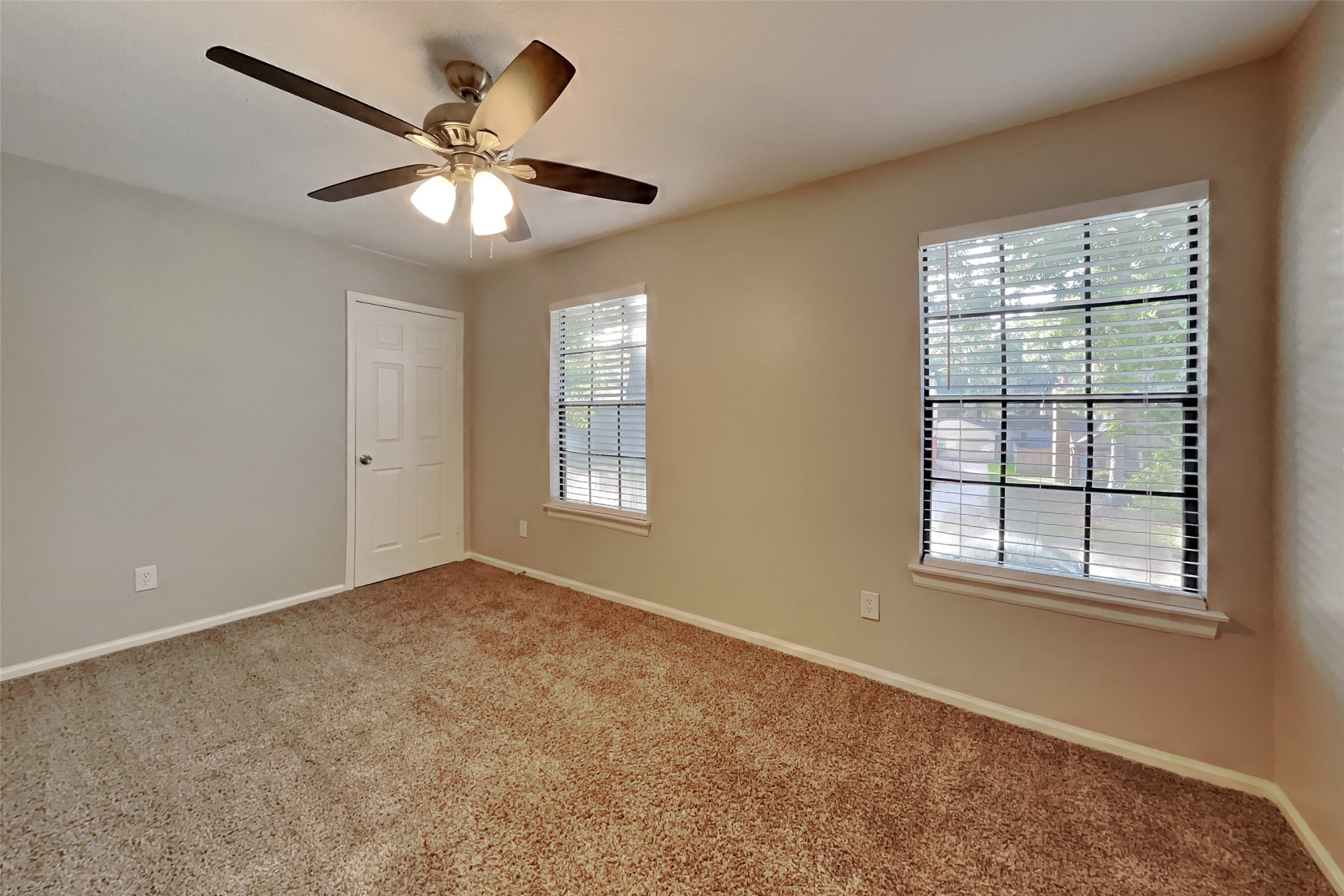 2615 Silver Falls Drive Property Photo 12