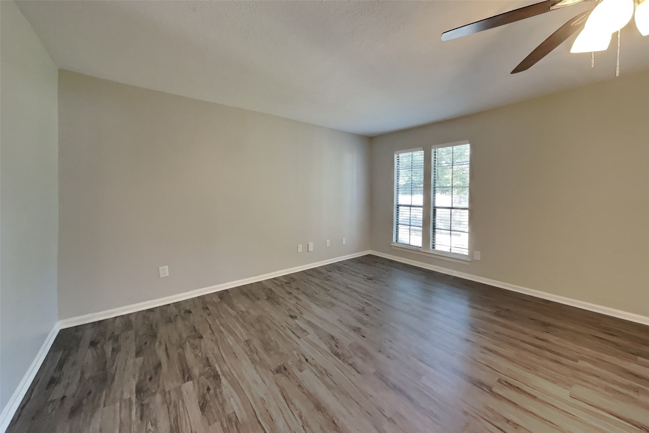2615 Silver Falls Drive Property Photo 22