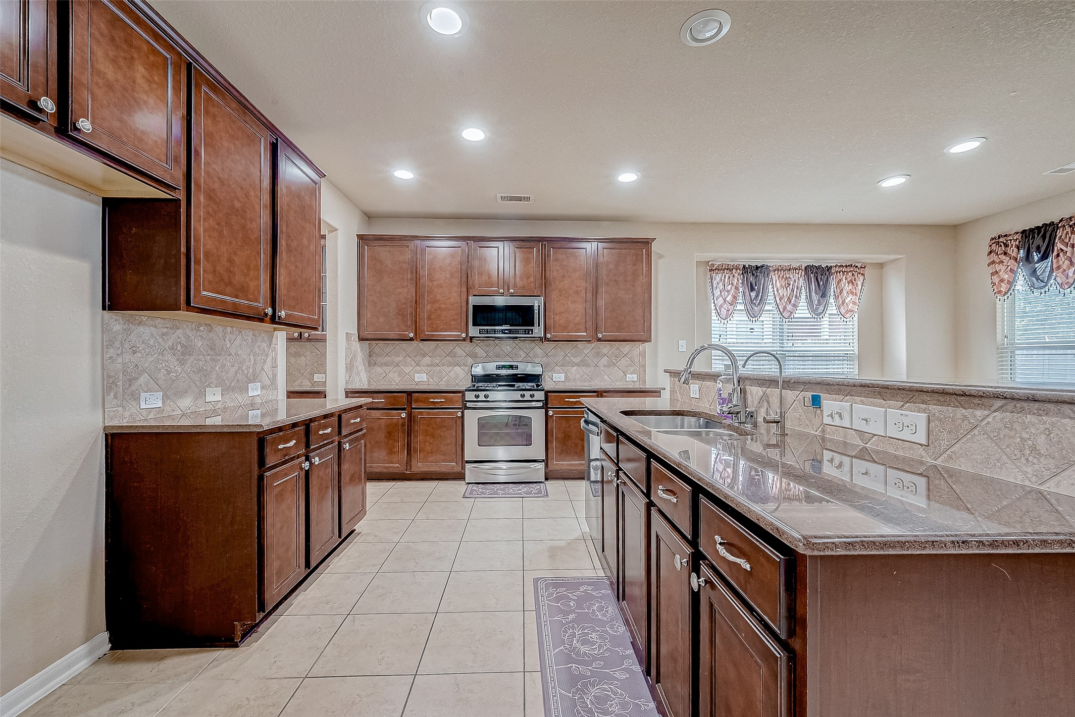 8926 Silent Hills Lane Property Photo 13