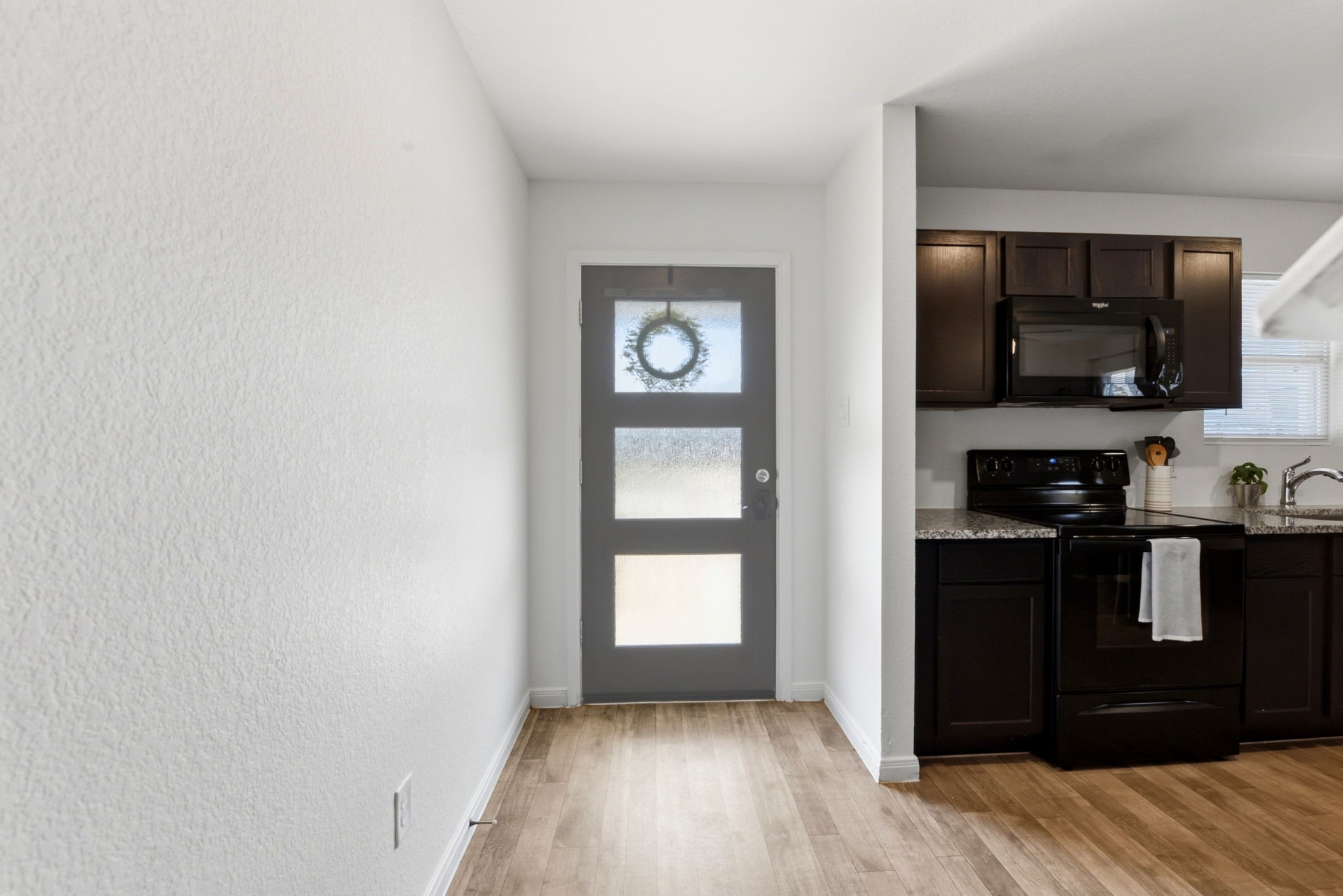 9819 Emerald Stone Way Property Photo 5