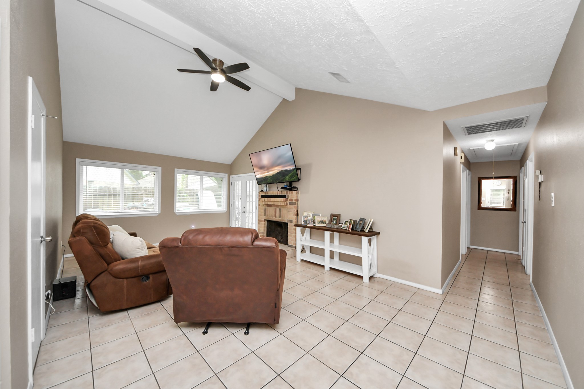 9634 Thistle Trail Drive Property Photo 4