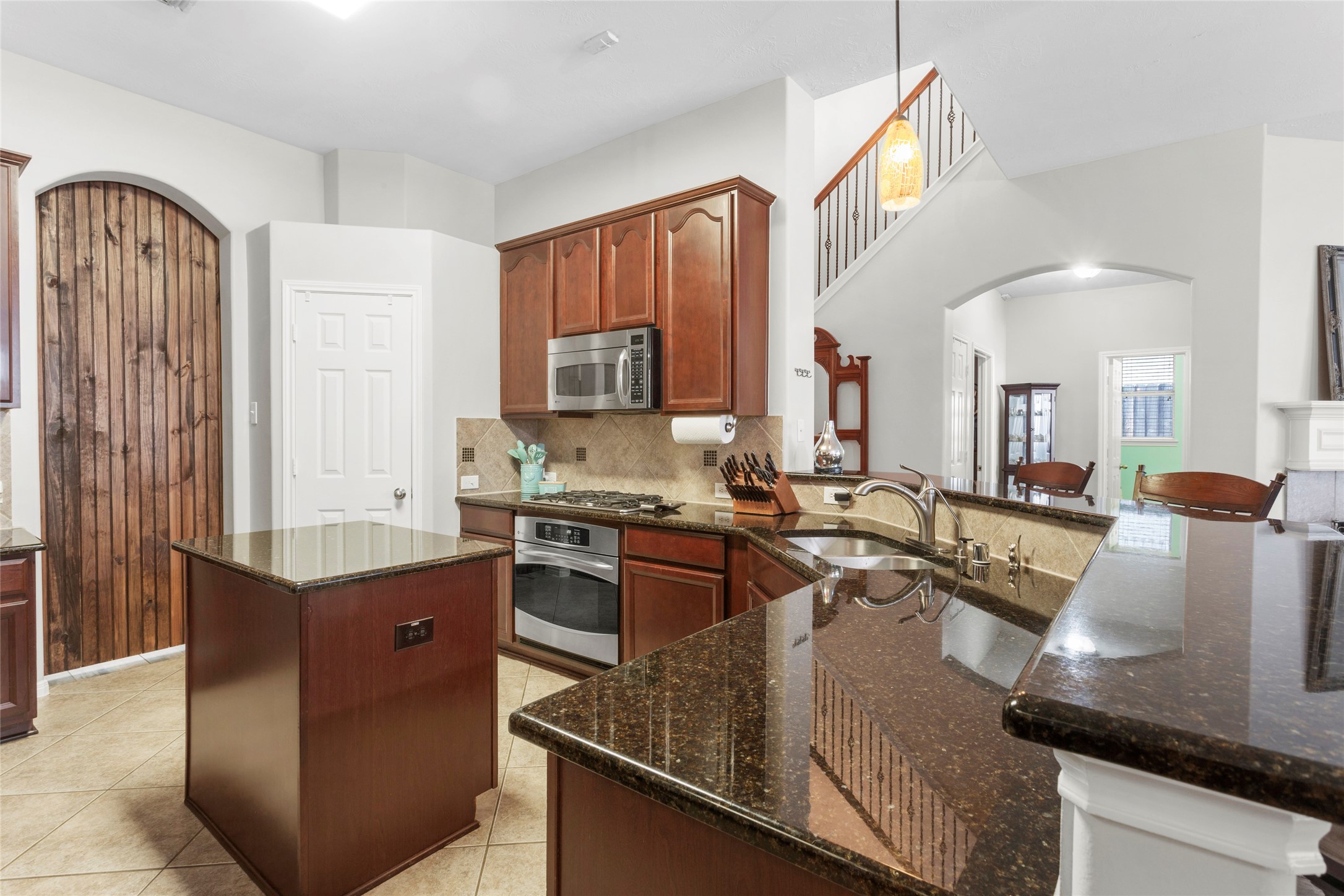 8707 Rolling Rapids Road Property Photo 10