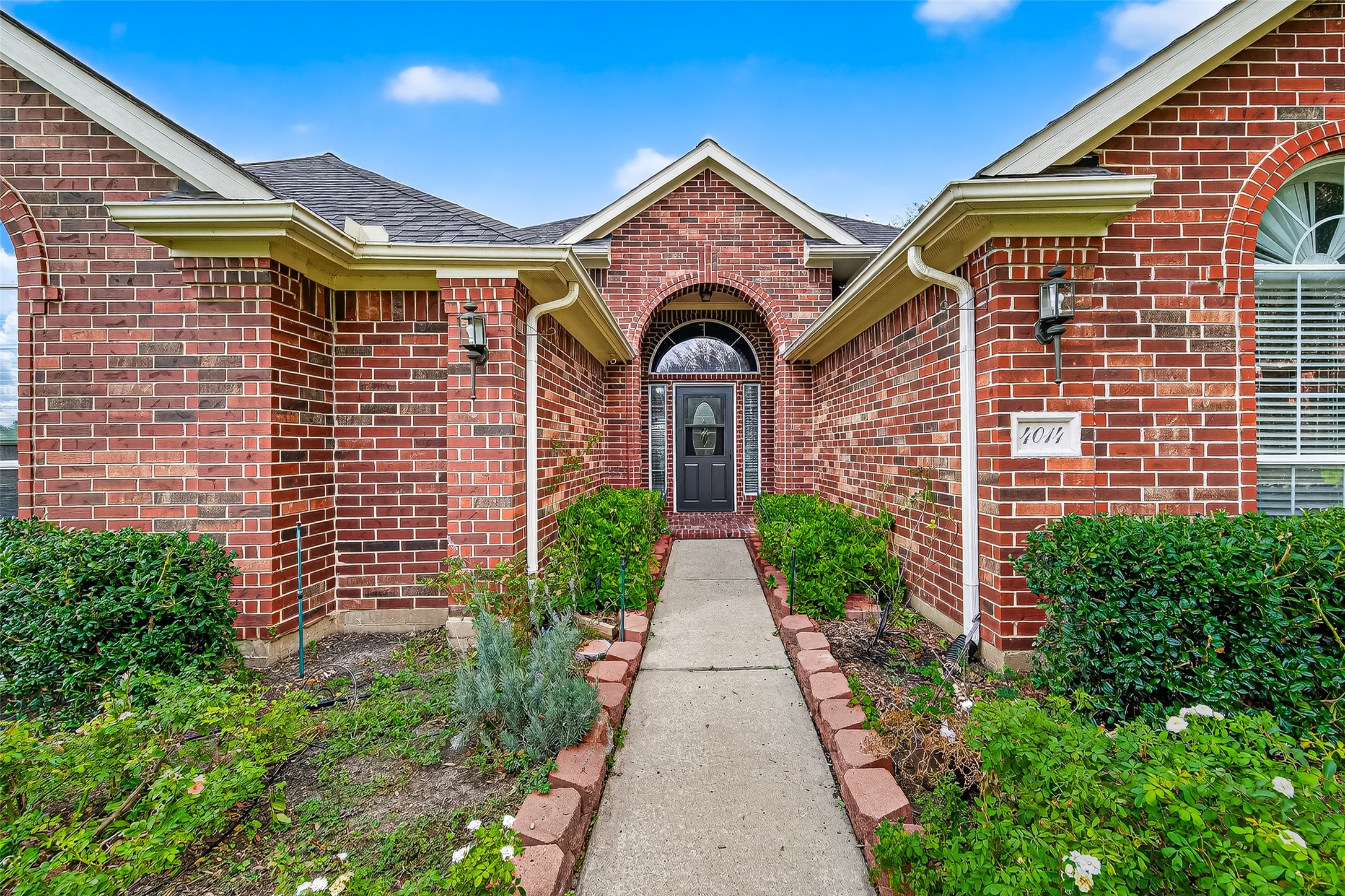 4014 Shoreview Lane Property Photo 1