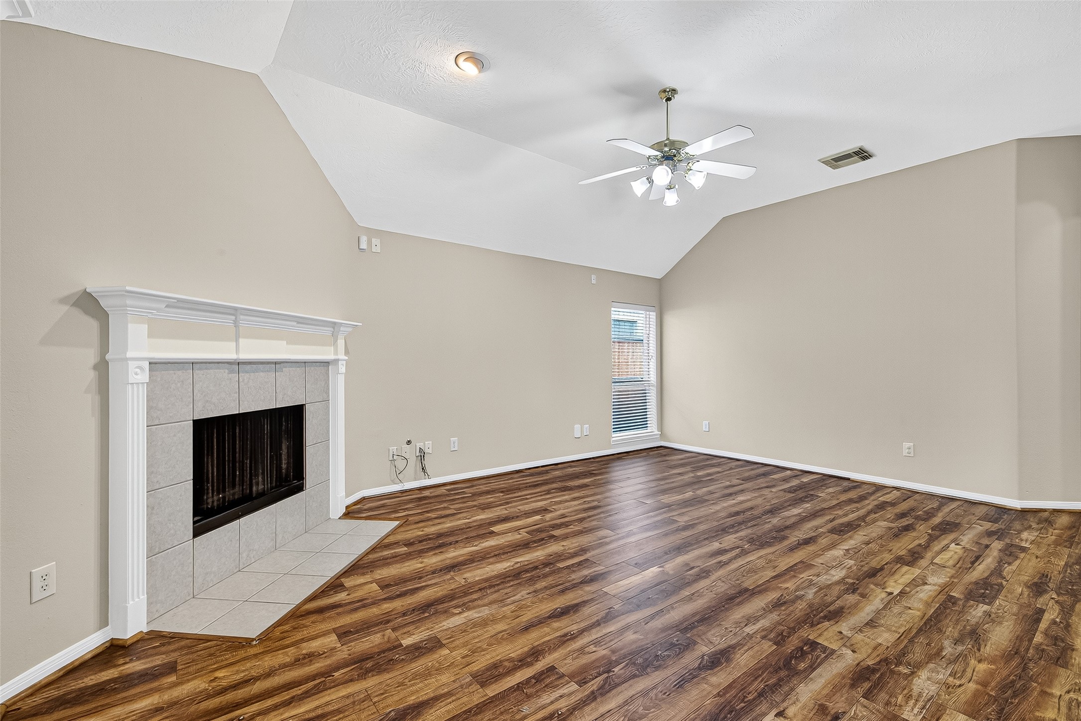 4014 Shoreview Lane Property Photo 6