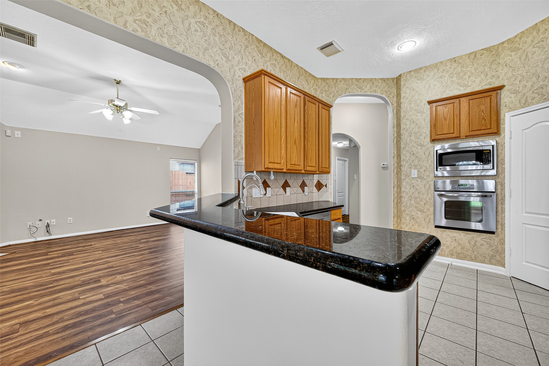 4014 Shoreview Lane Property Photo 8