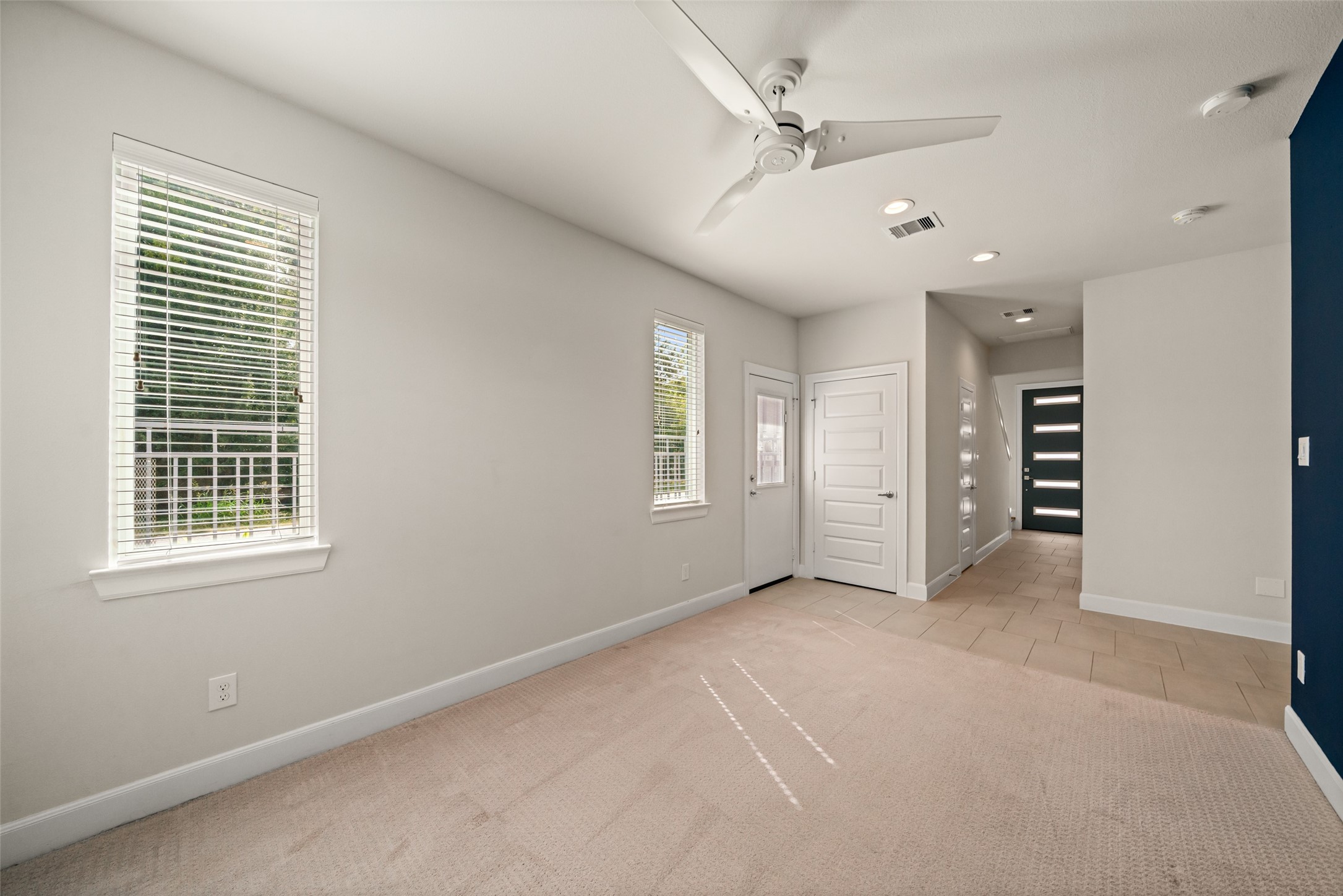502 W Donovan Street A Property Photo 5