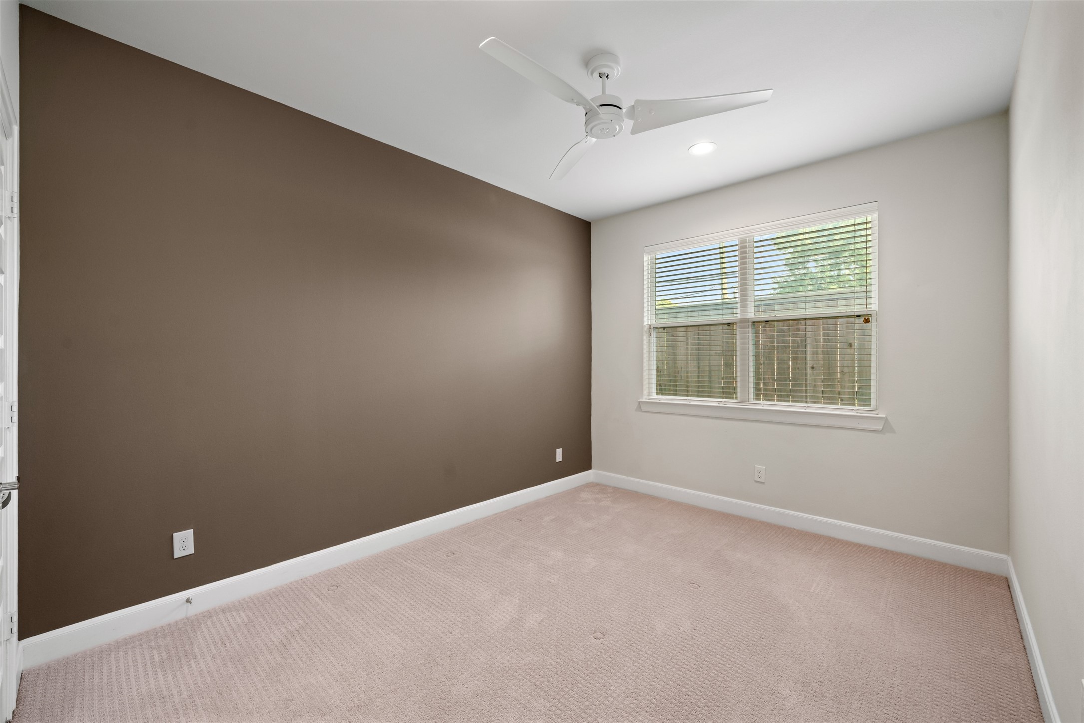 502 W Donovan Street A Property Photo 7