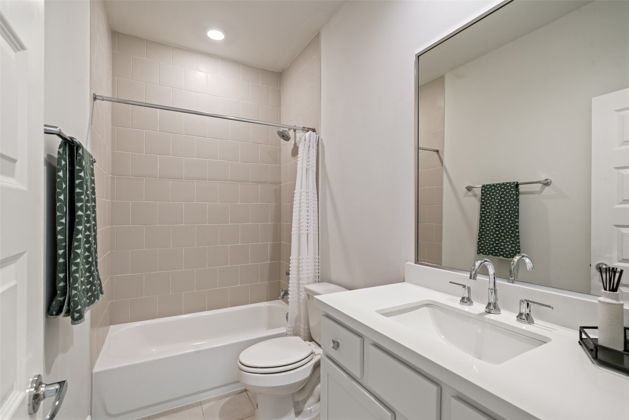 502 W Donovan Street A Property Photo 8