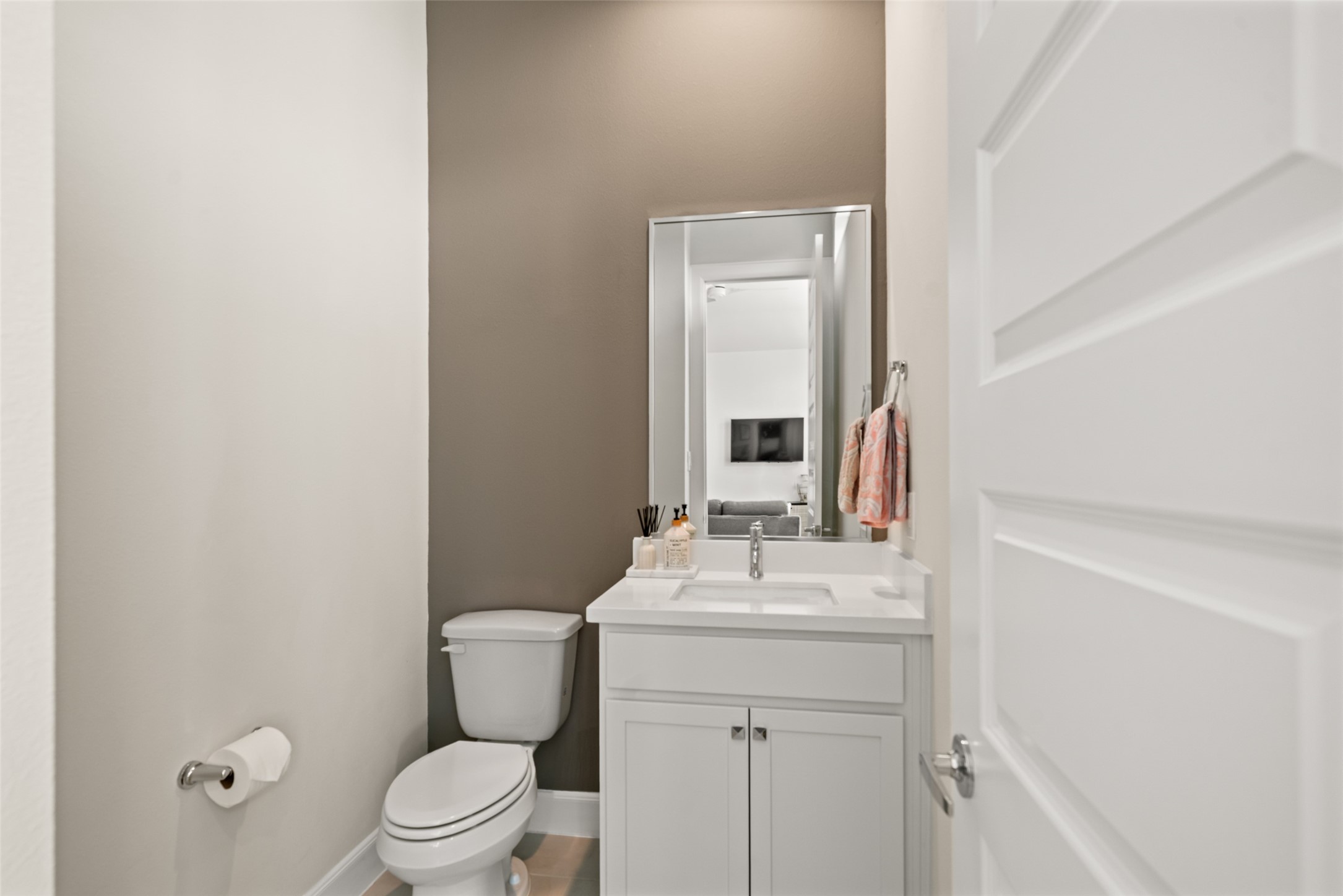 502 W Donovan Street A Property Photo 11