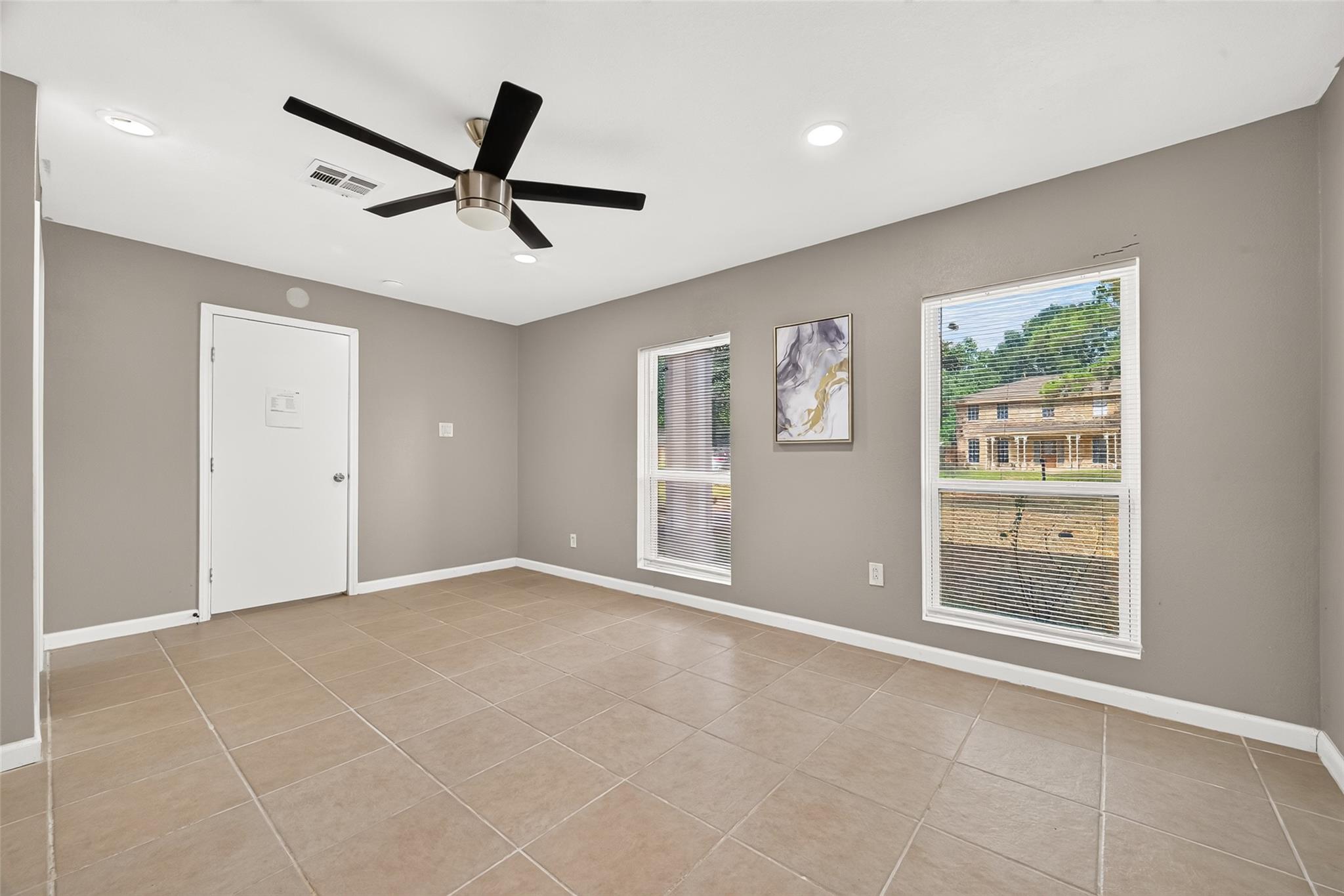 552 Roanoke Drive Property Photo 10