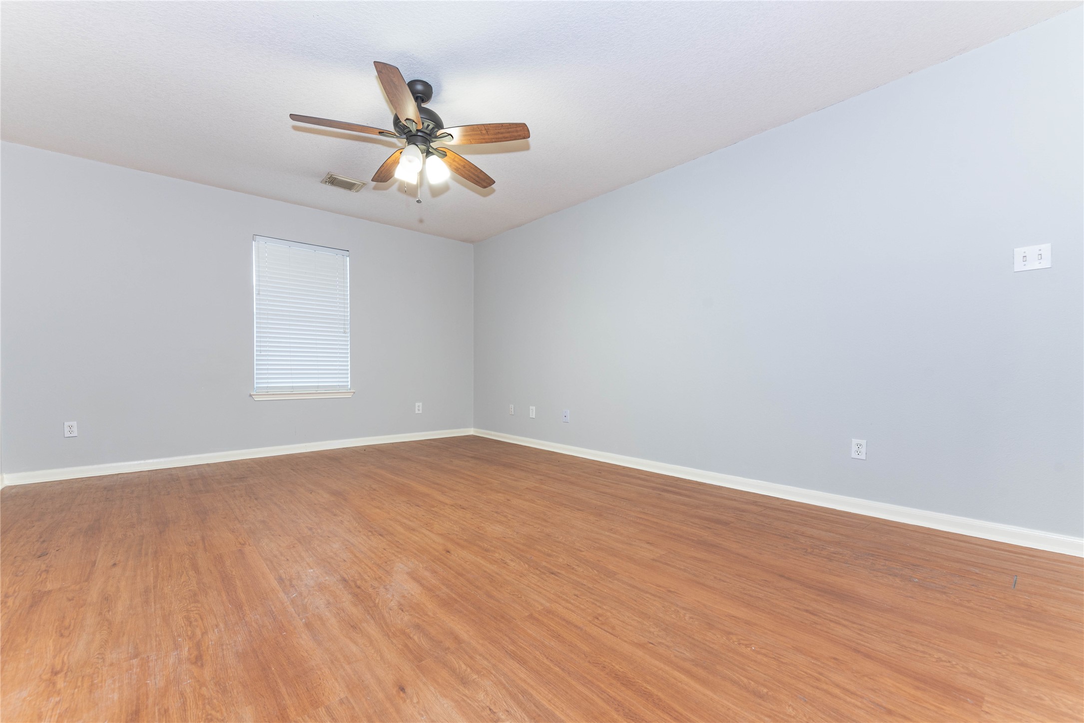 20106 Lakespire Drive Property Photo 16