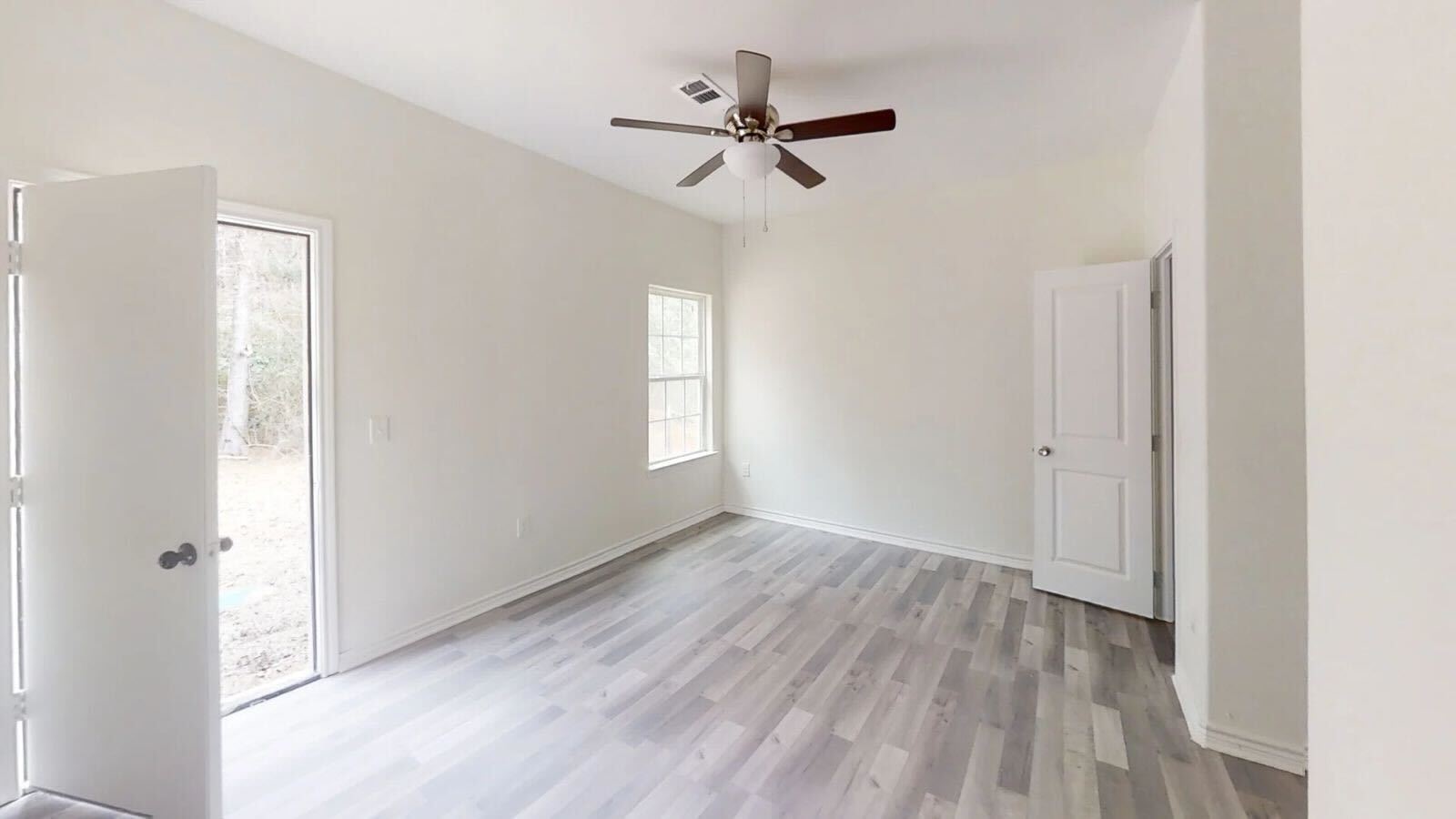 15514 Hickory Drive Property Photo 5