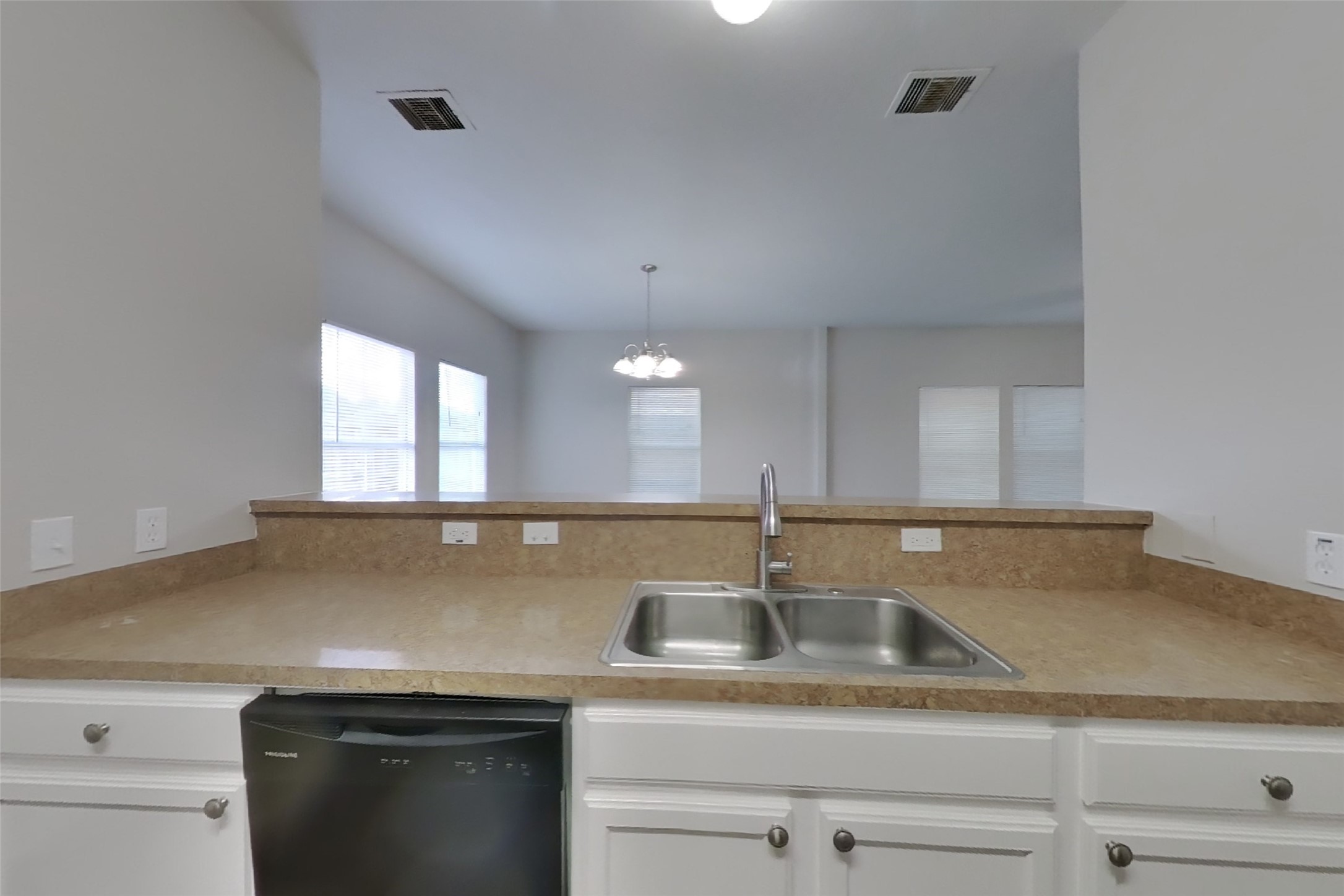 11403 Carla Street Property Photo 6