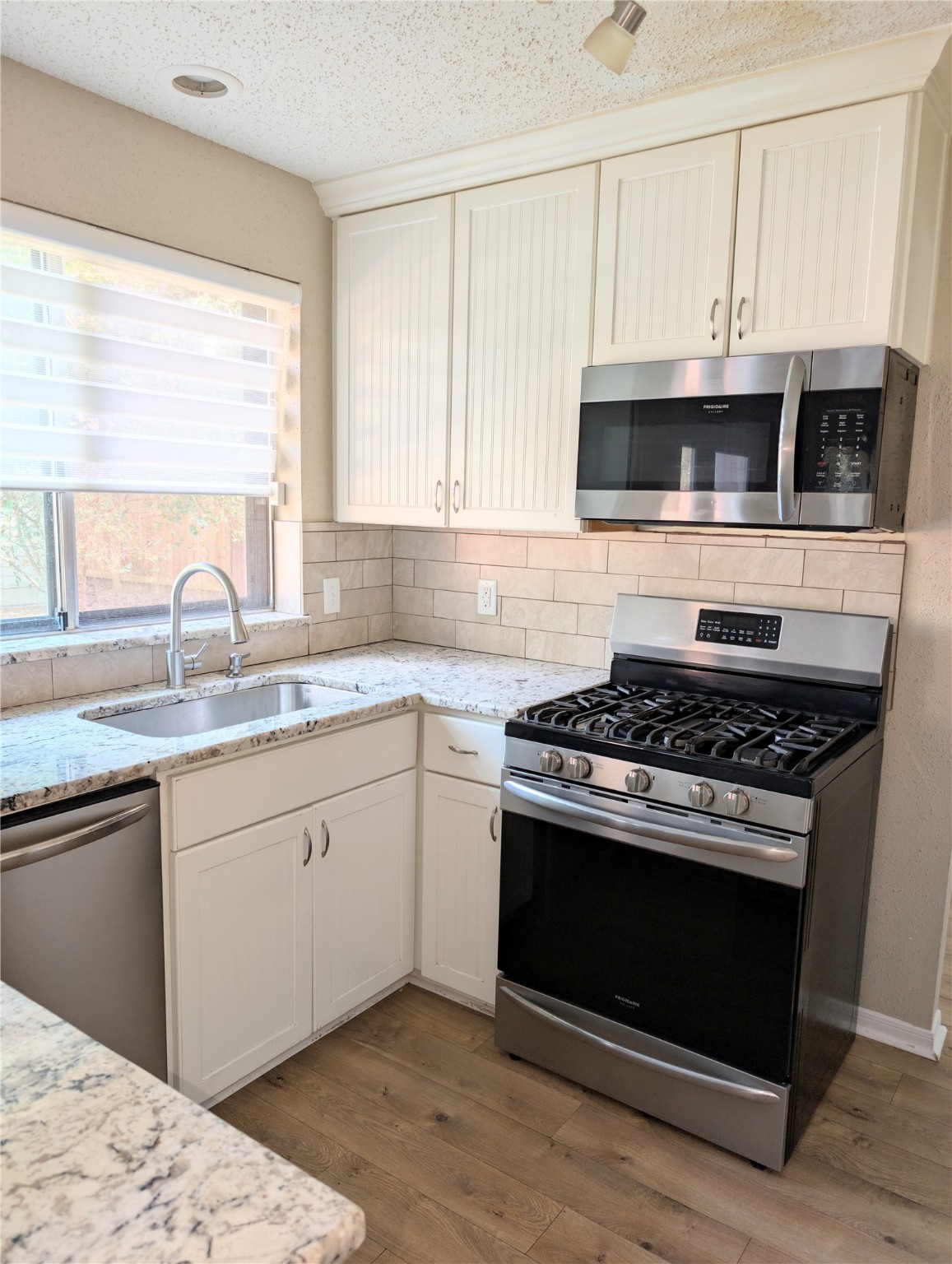 9303 Palm Shores Drive Property Photo 3