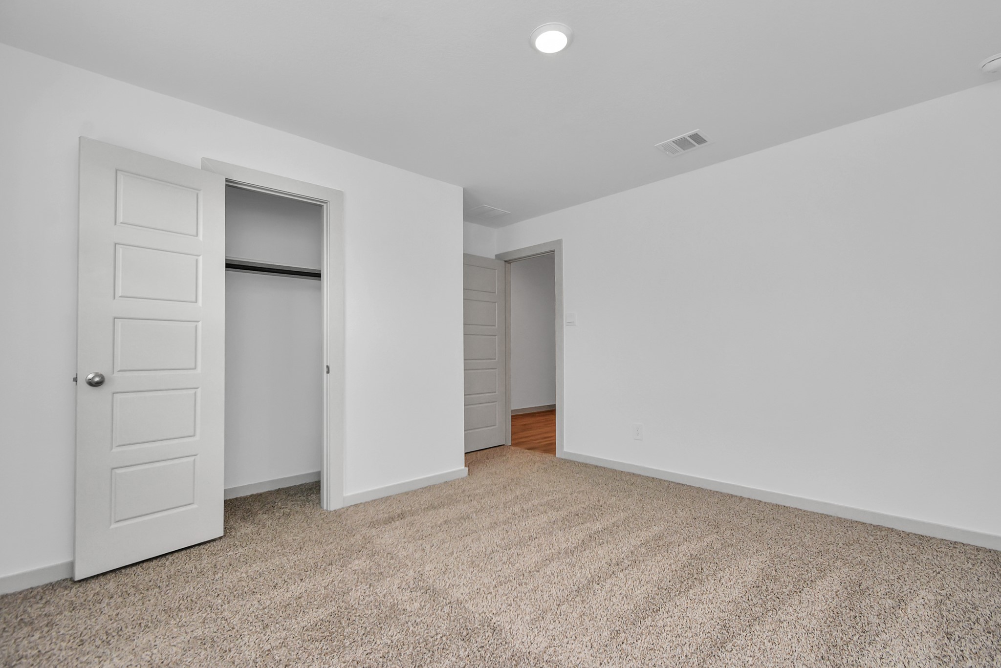 1114 Hughes Crossing Drive Property Photo 4