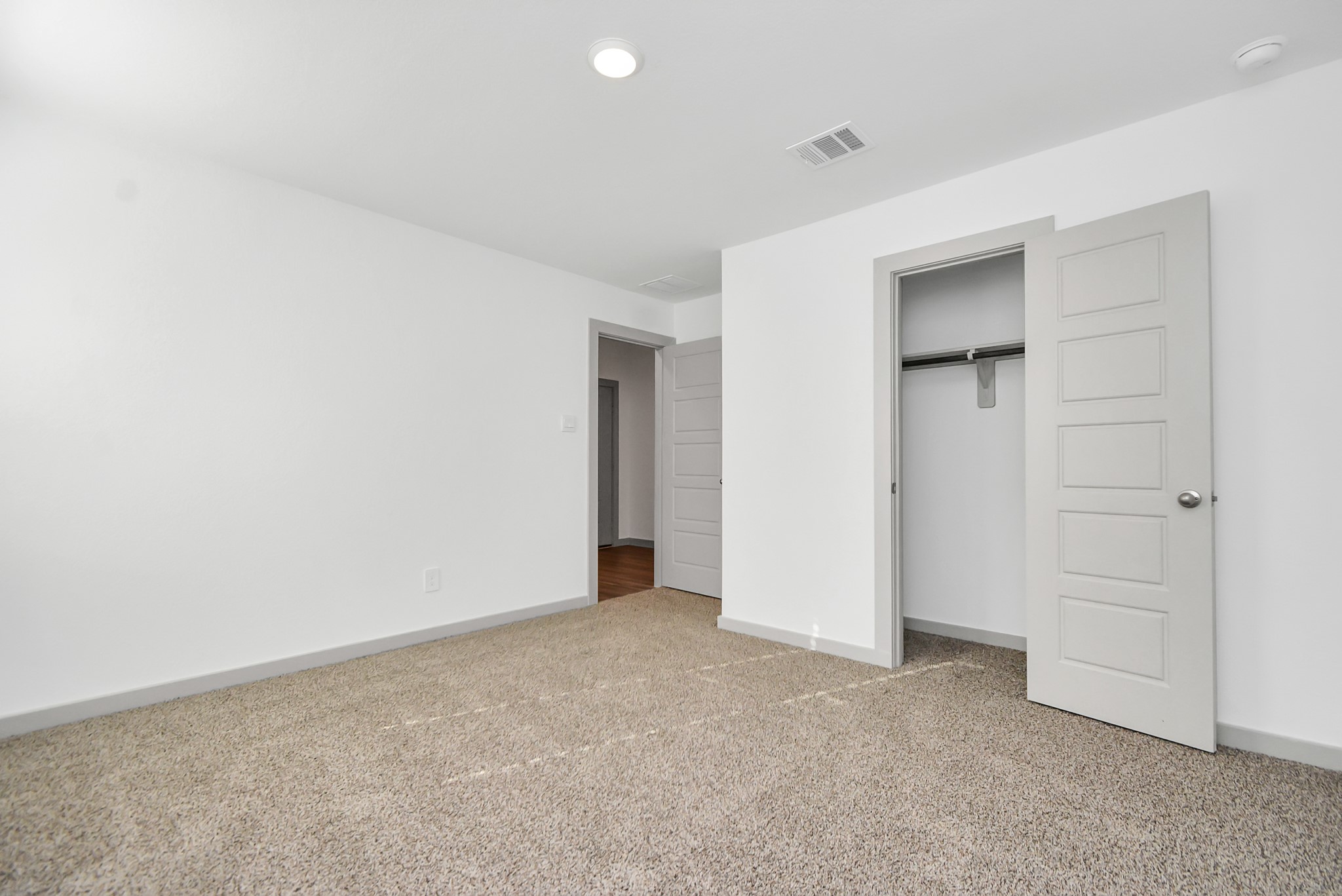 1114 Hughes Crossing Drive Property Photo 7