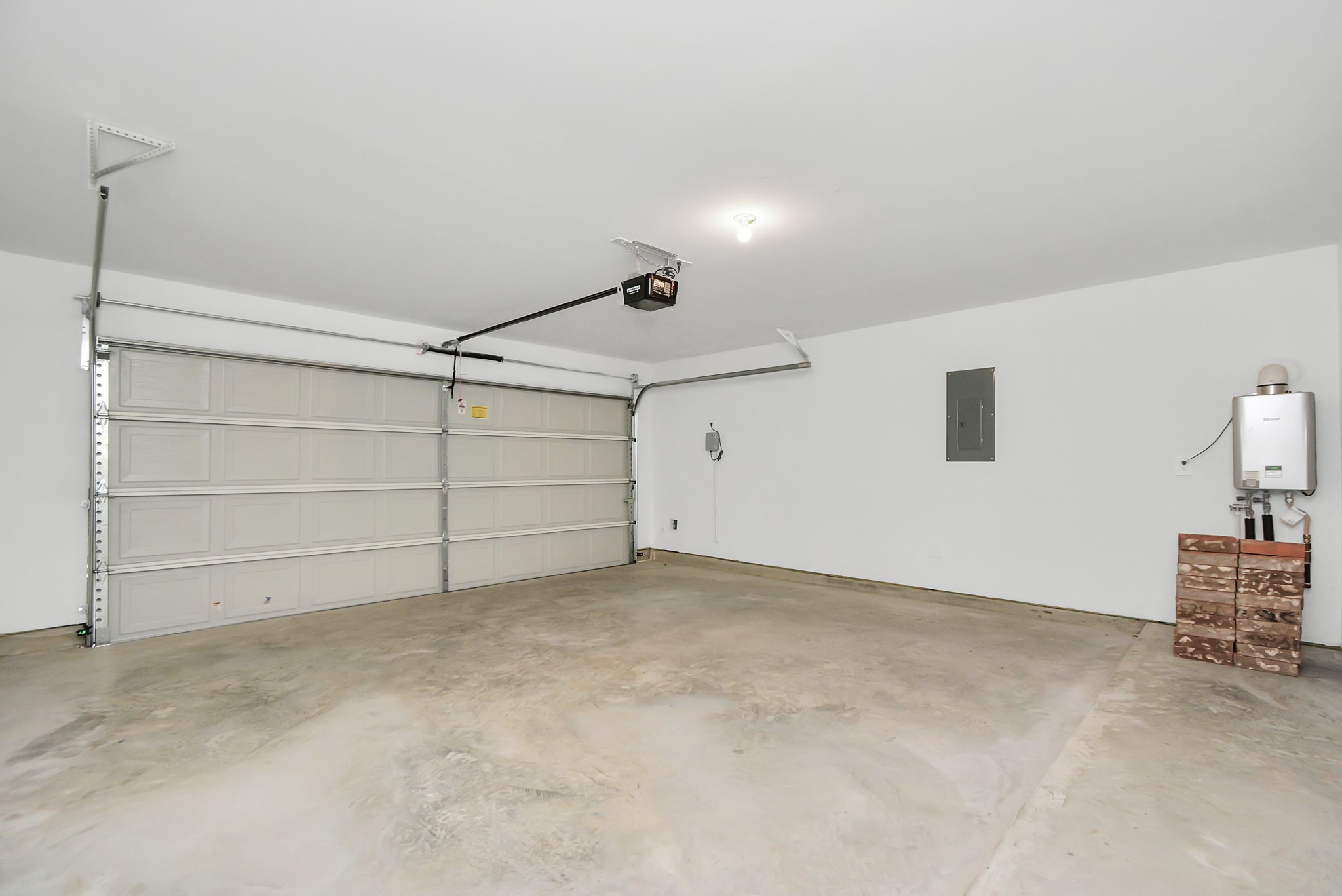 1114 Hughes Crossing Drive Property Photo 9