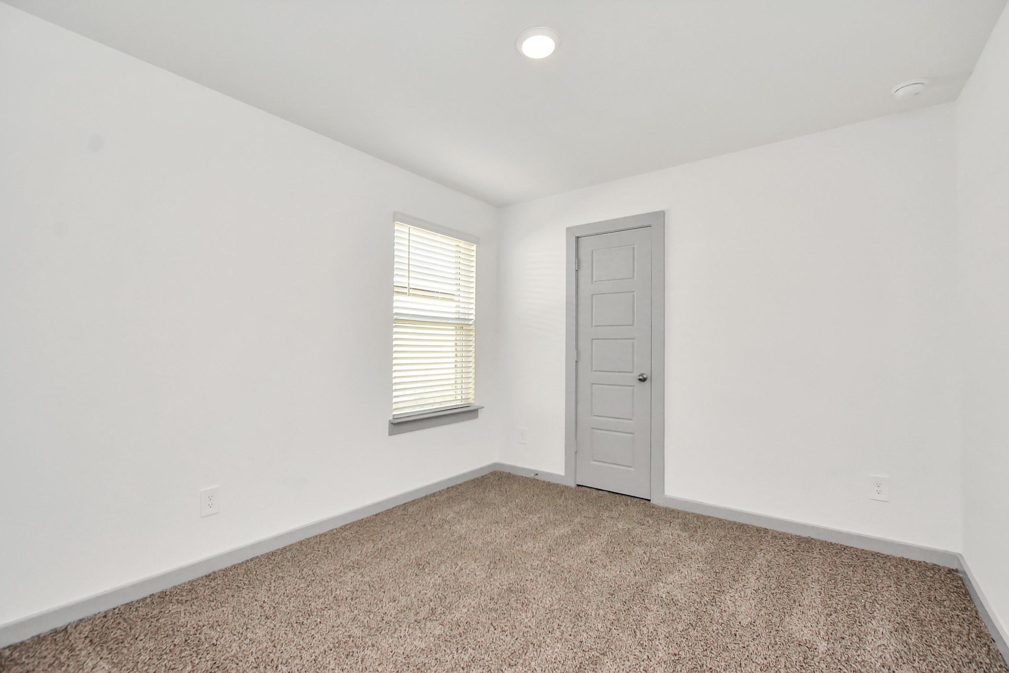 1114 Hughes Crossing Drive Property Photo 11